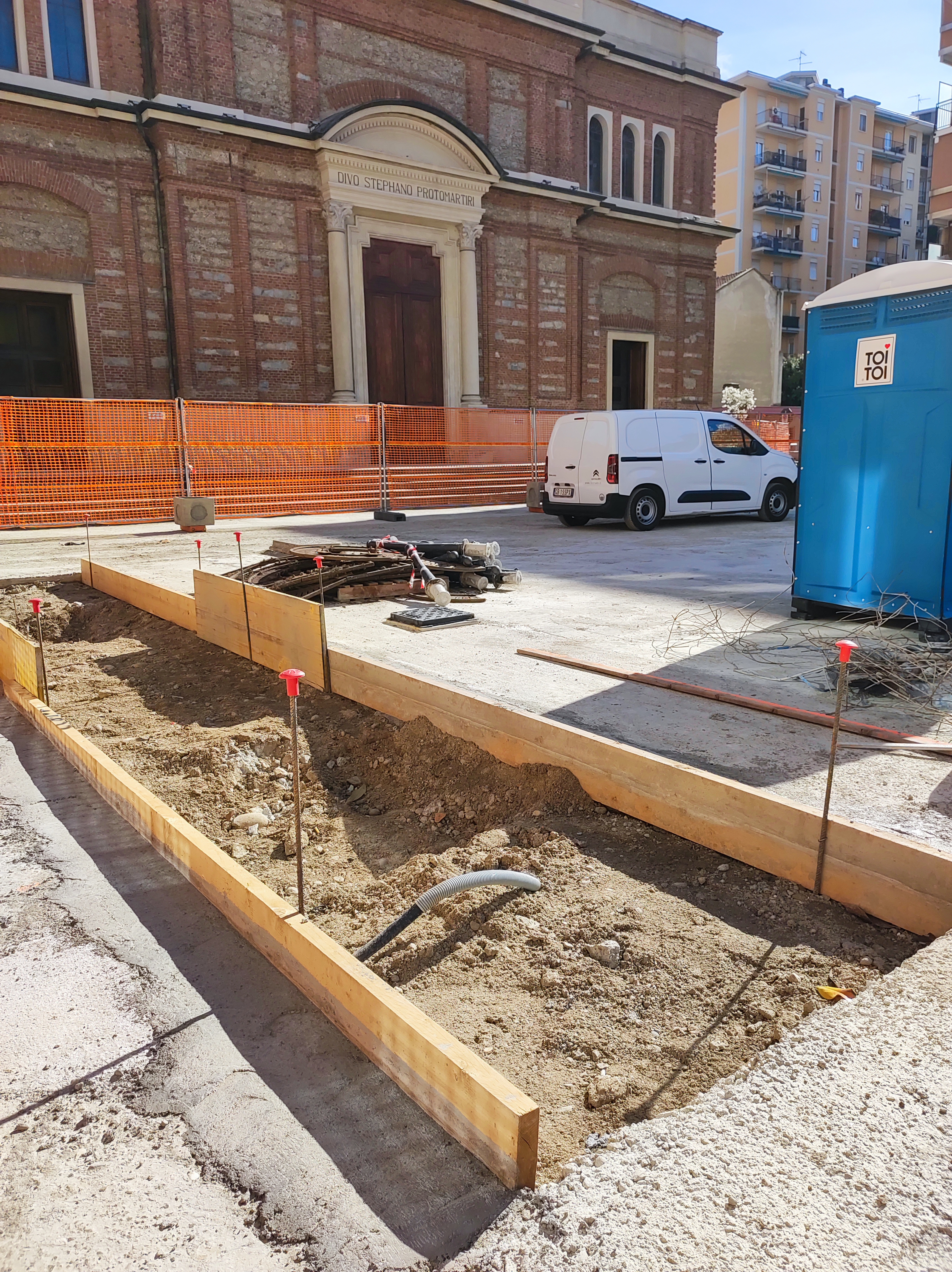 immagine di galleria 'Restyling di piazza Petazzi'