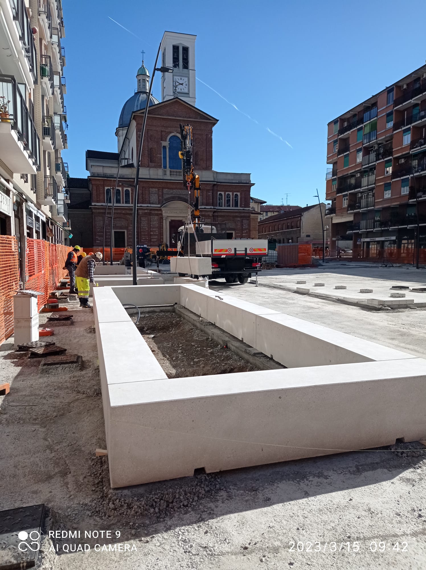 immagine di galleria 'Restyling di piazza Petazzi'