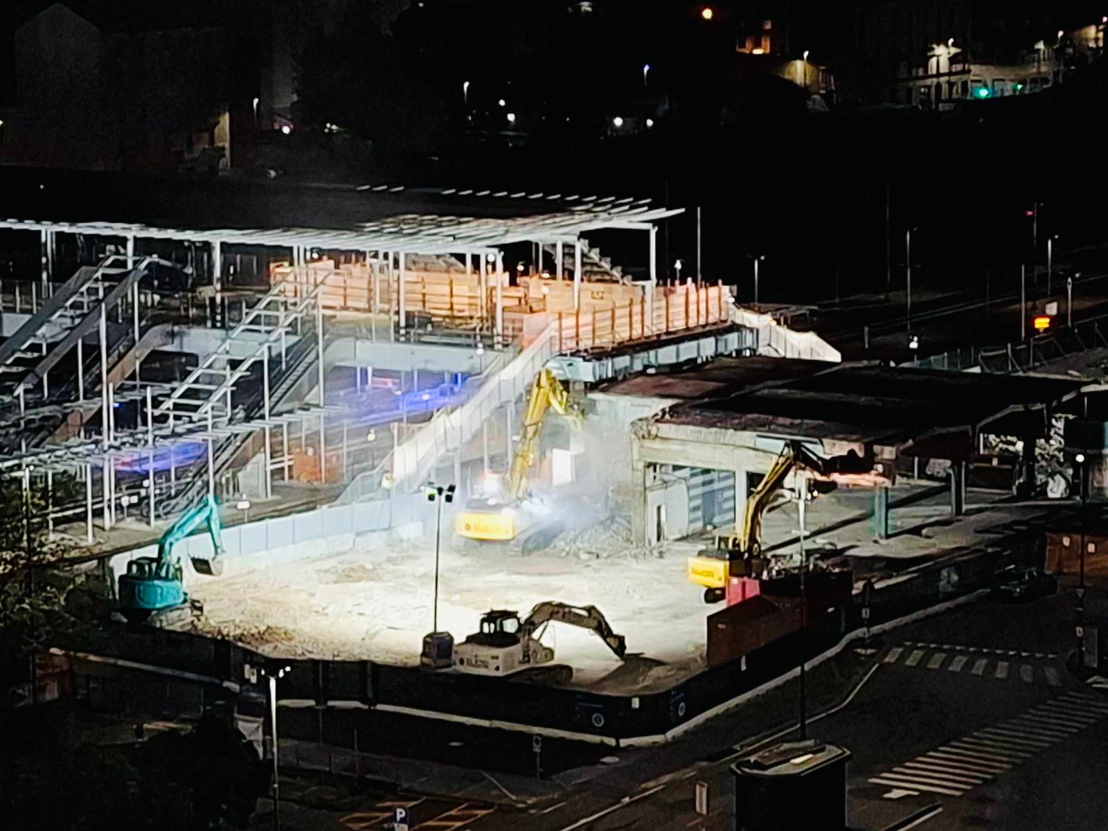 immagine di galleria 'Stazione a ponte e piazza I° Maggio'