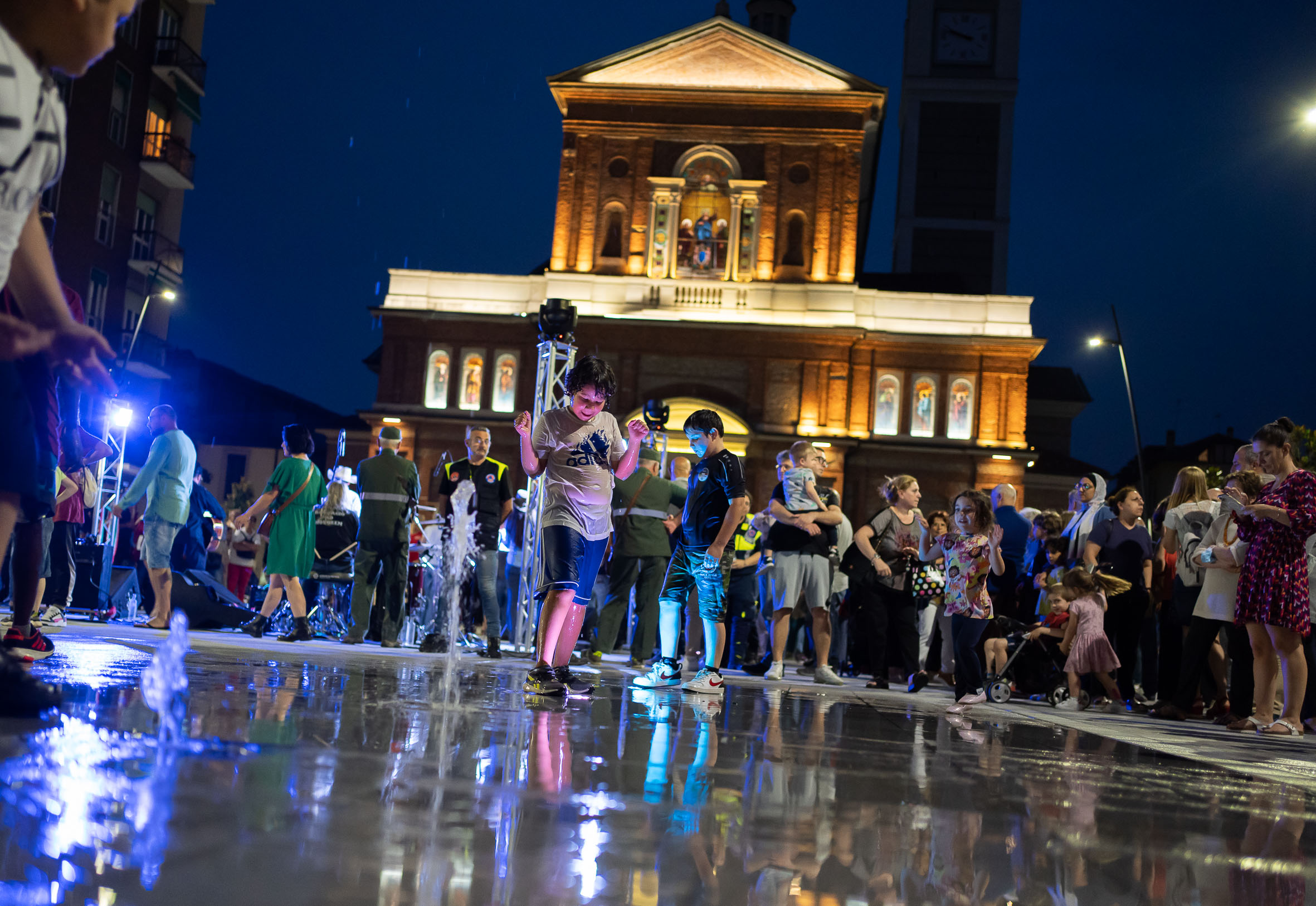 immagine di galleria 'Restyling di piazza Petazzi'