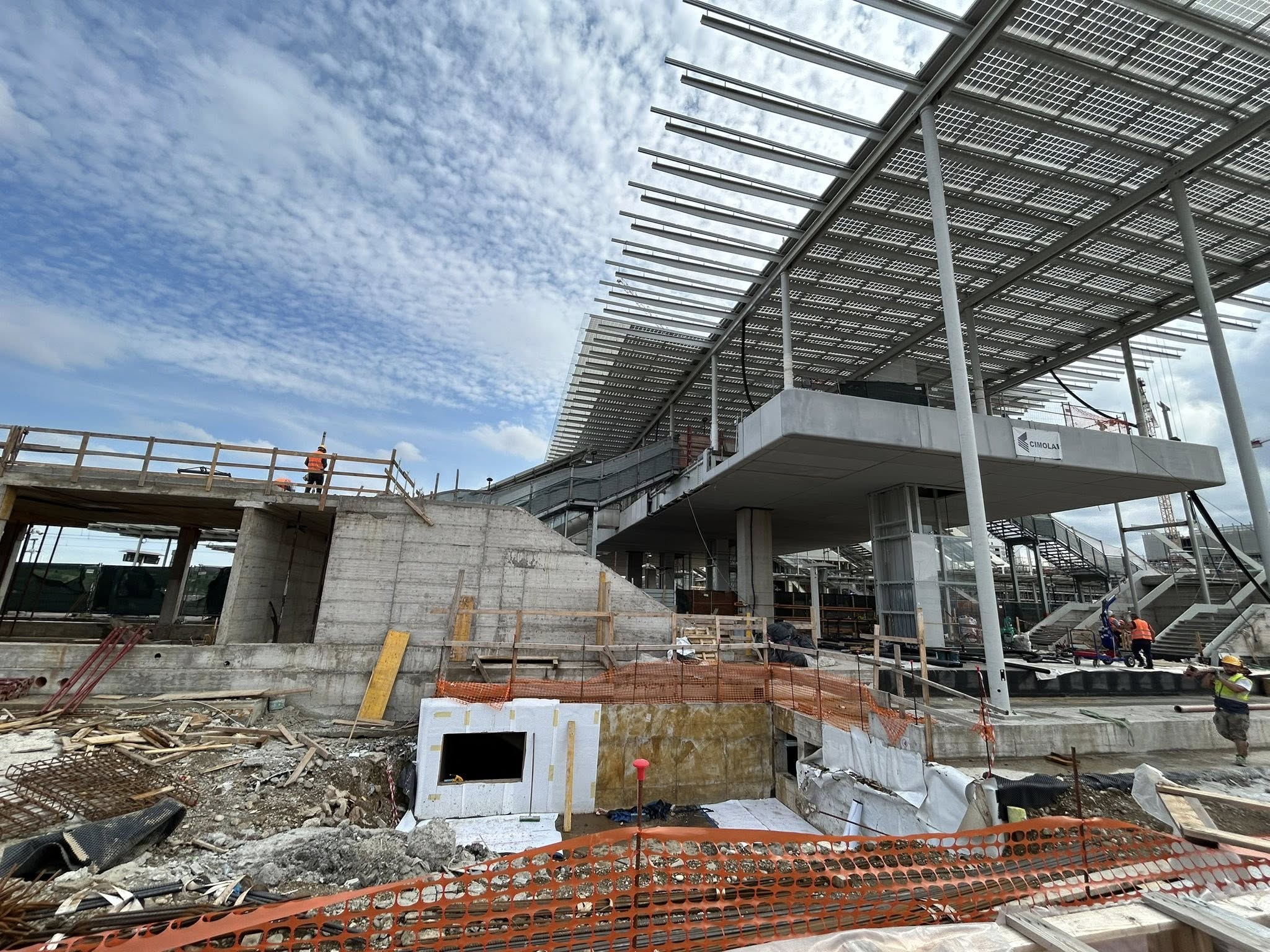immagine di galleria 'Stazione a ponte e piazza I° Maggio'
