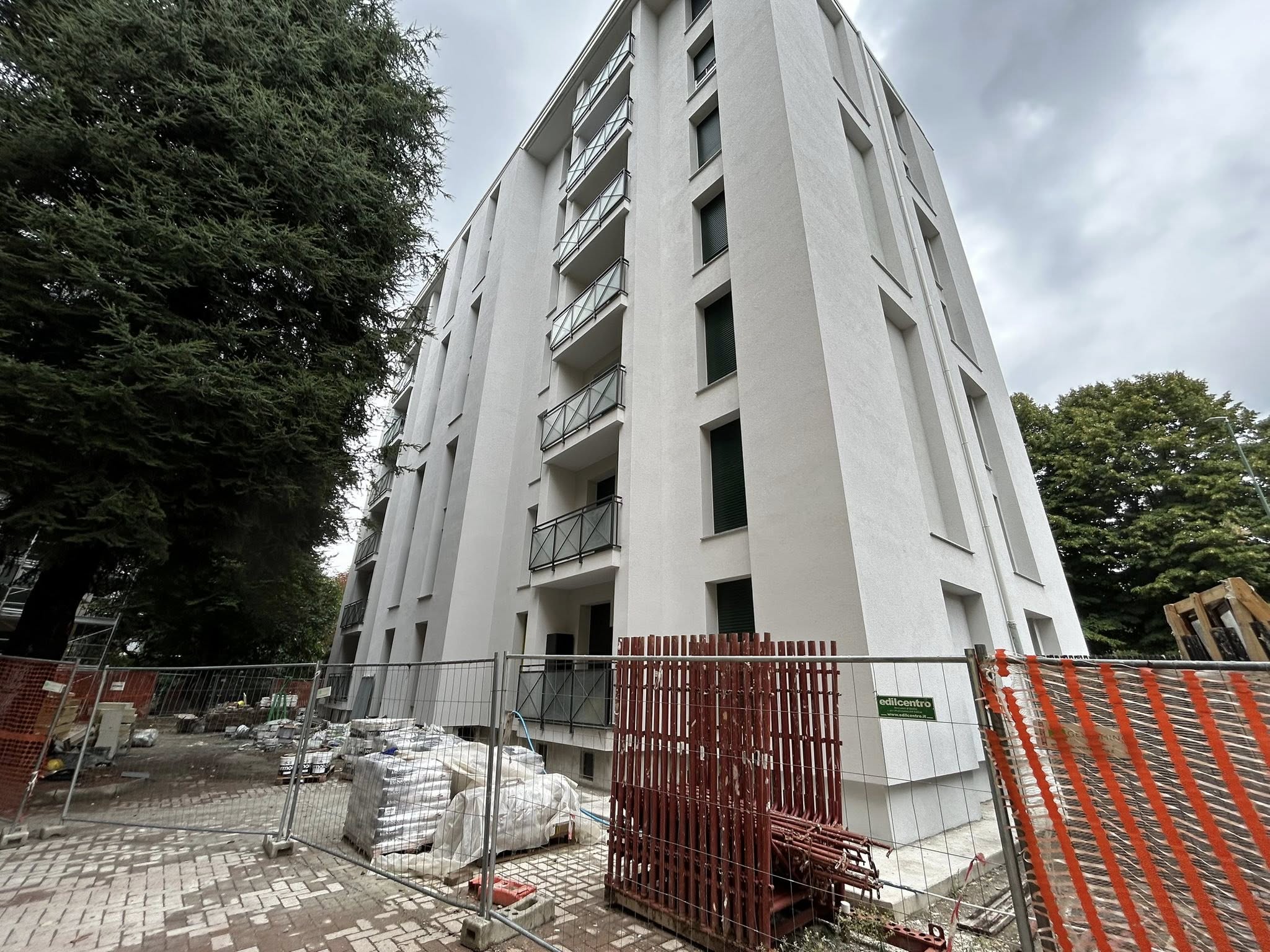 immagine di galleria 'Quartiere Primavera: riqualificazione di due condomini'