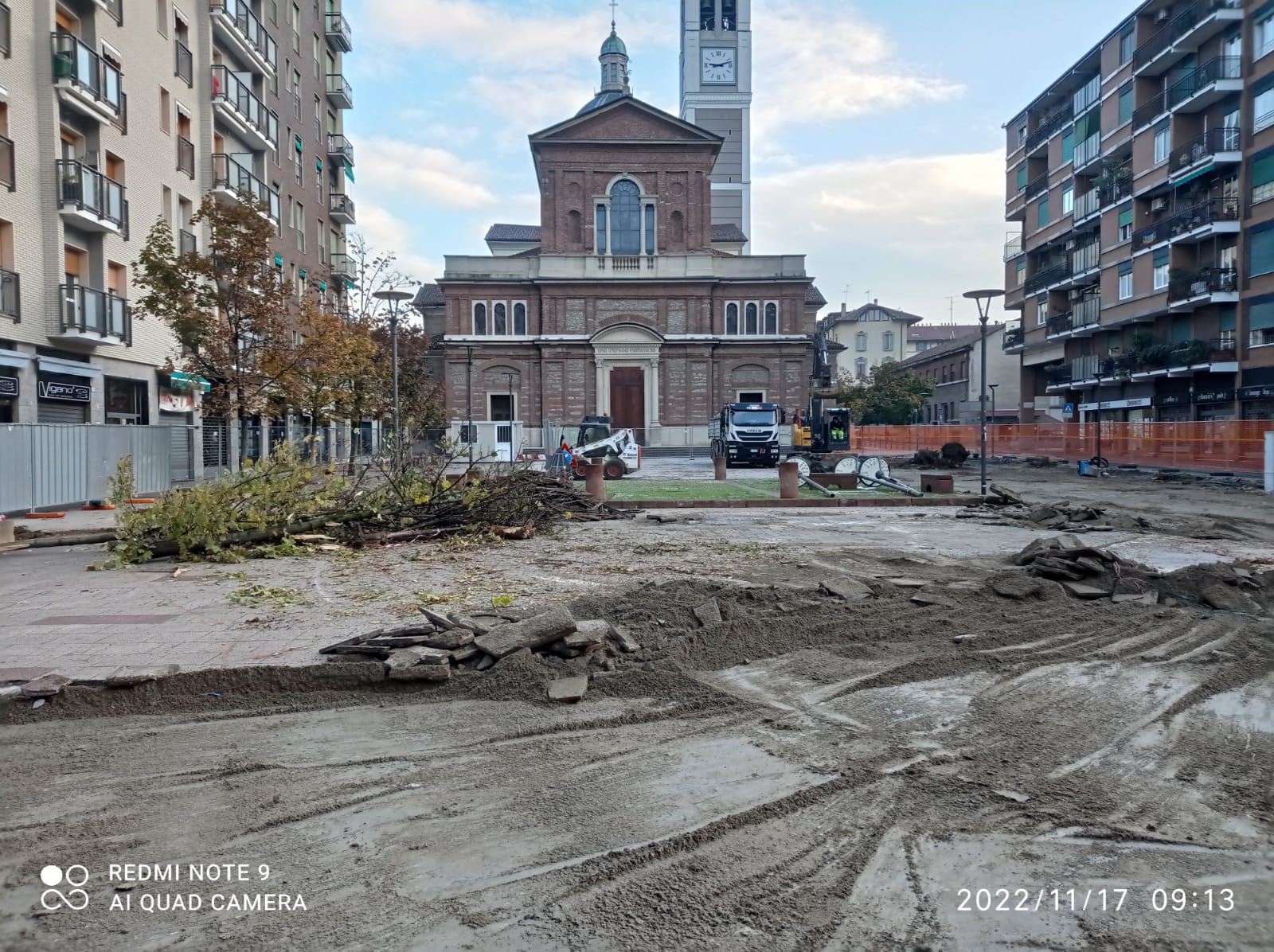 immagine di galleria 'Restyling di piazza Petazzi'