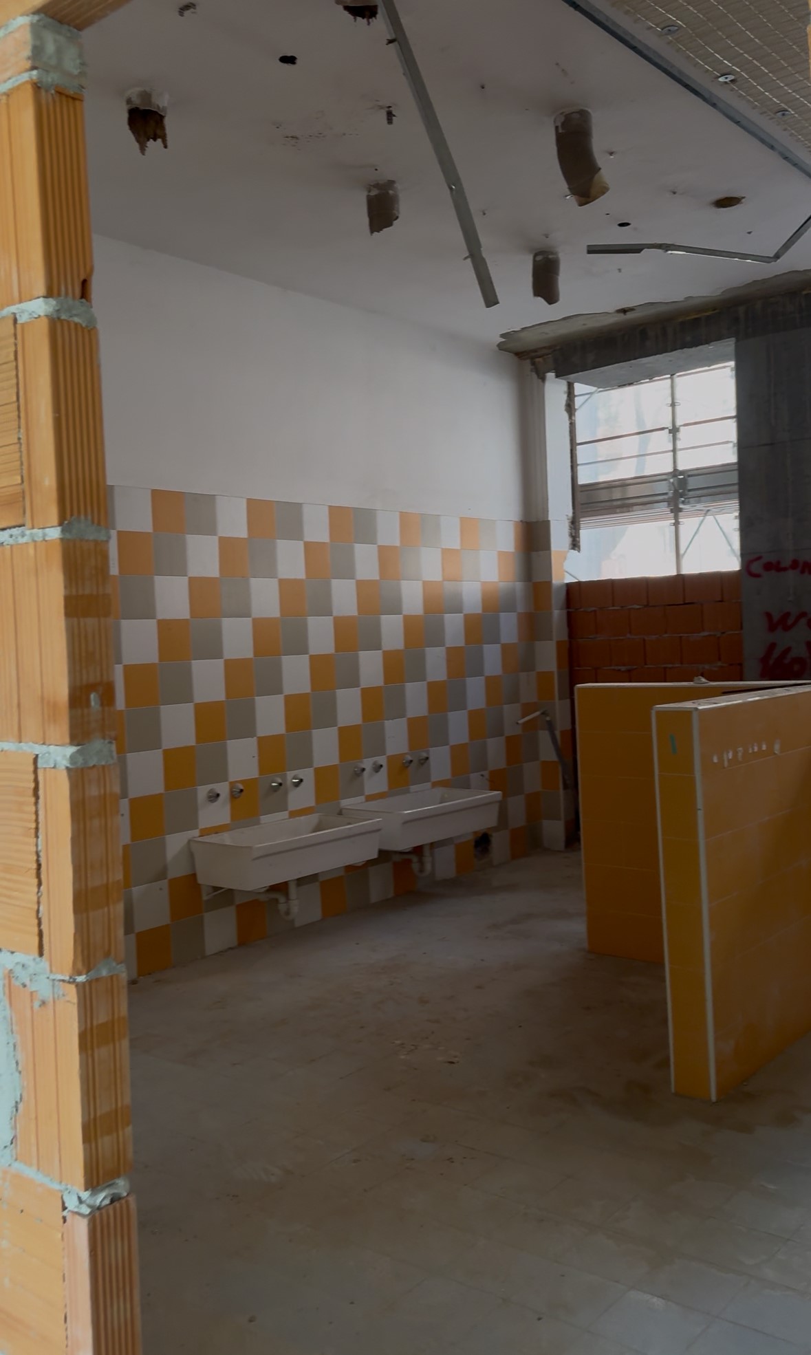 immagine di galleria 'La riqualificazione della scuola Marzabotto'