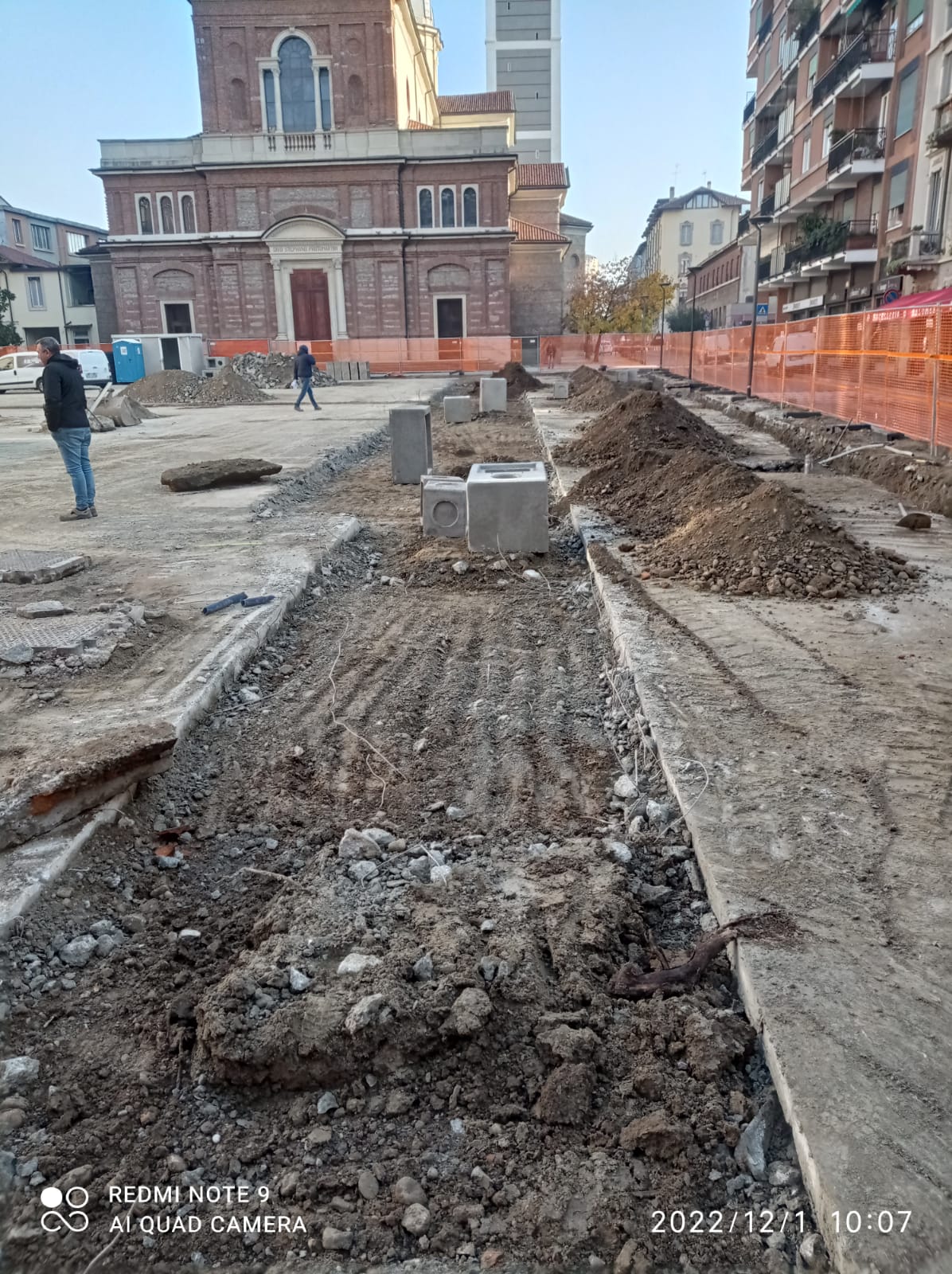 immagine di galleria 'Restyling di piazza Petazzi'