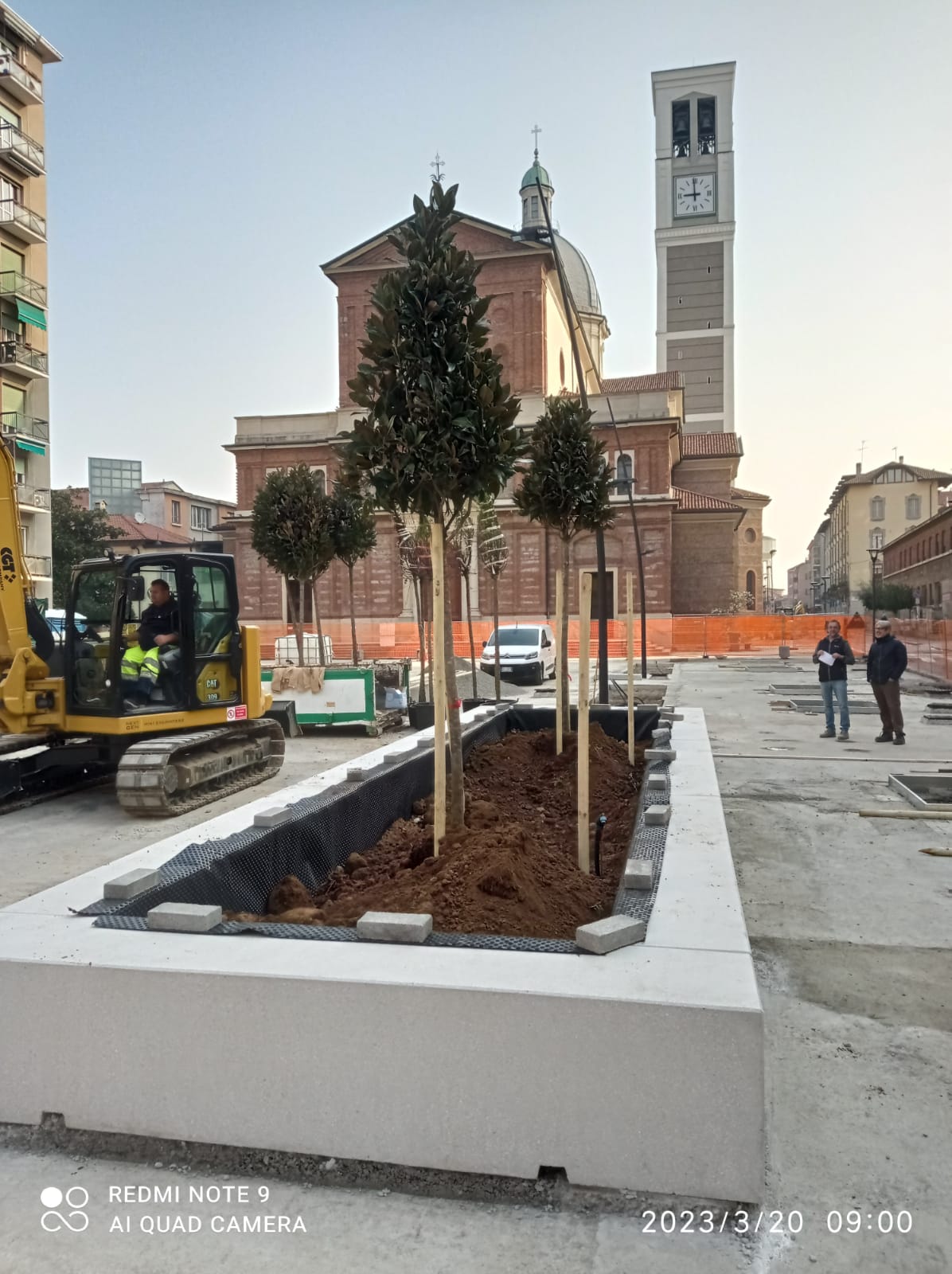 immagine di galleria 'Restyling di piazza Petazzi'