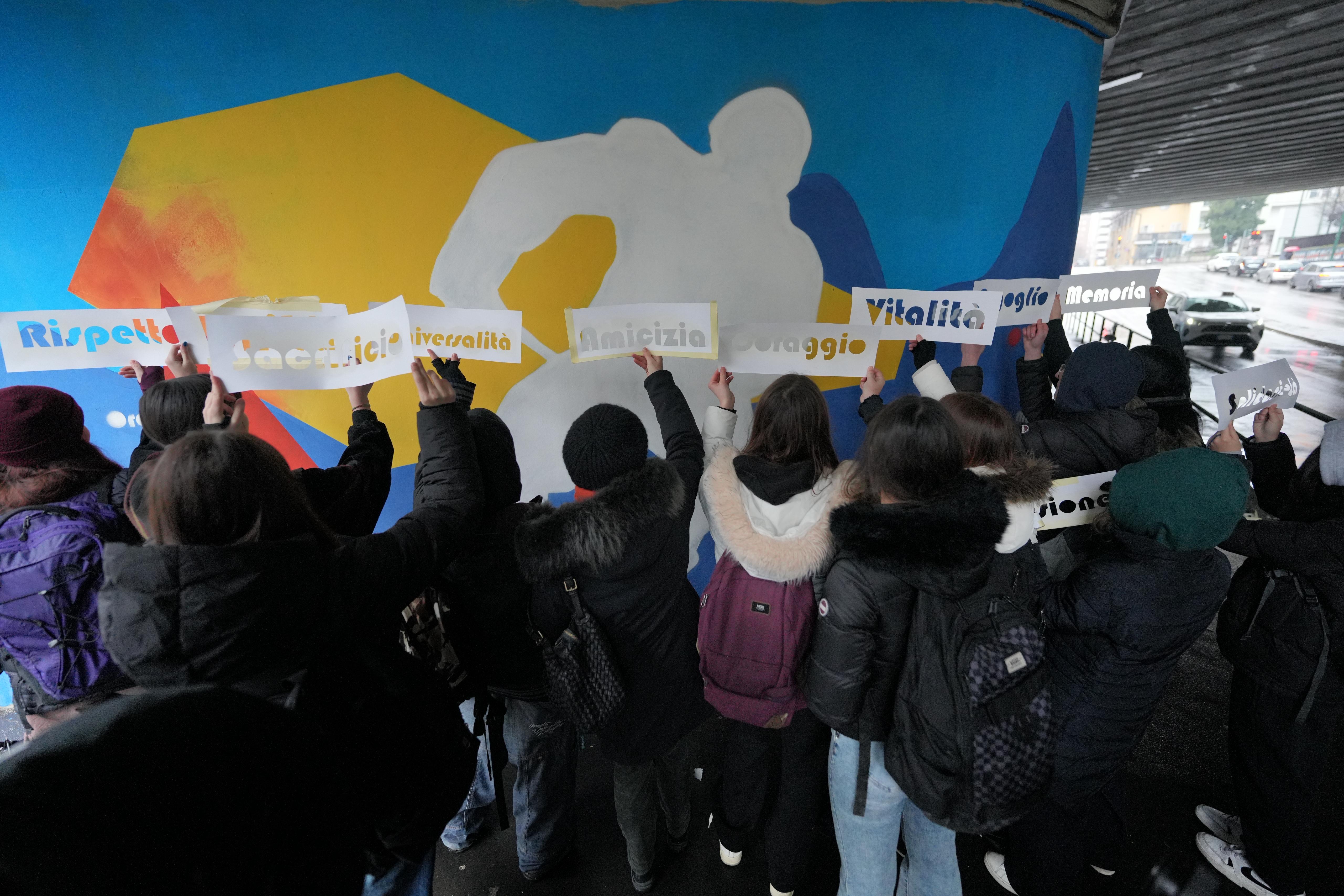 immagine di galleria 'Siamo energia! Il murales nel sottopasso Garibaldi'