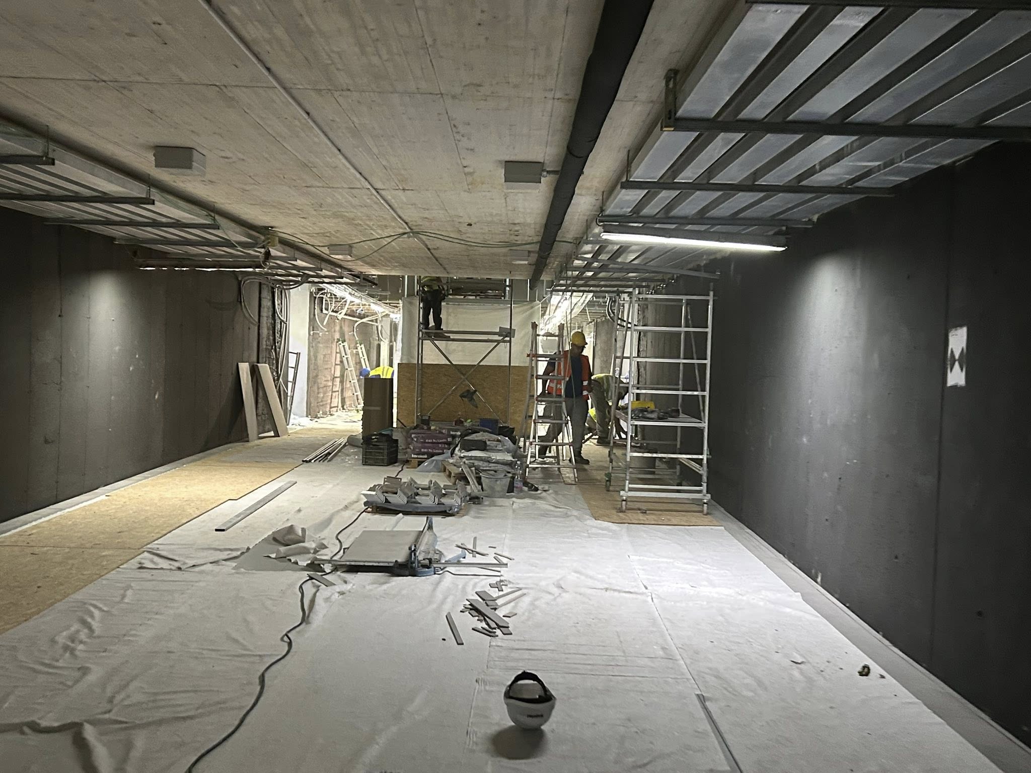 immagine di galleria 'Stazione a ponte e piazza I° Maggio'