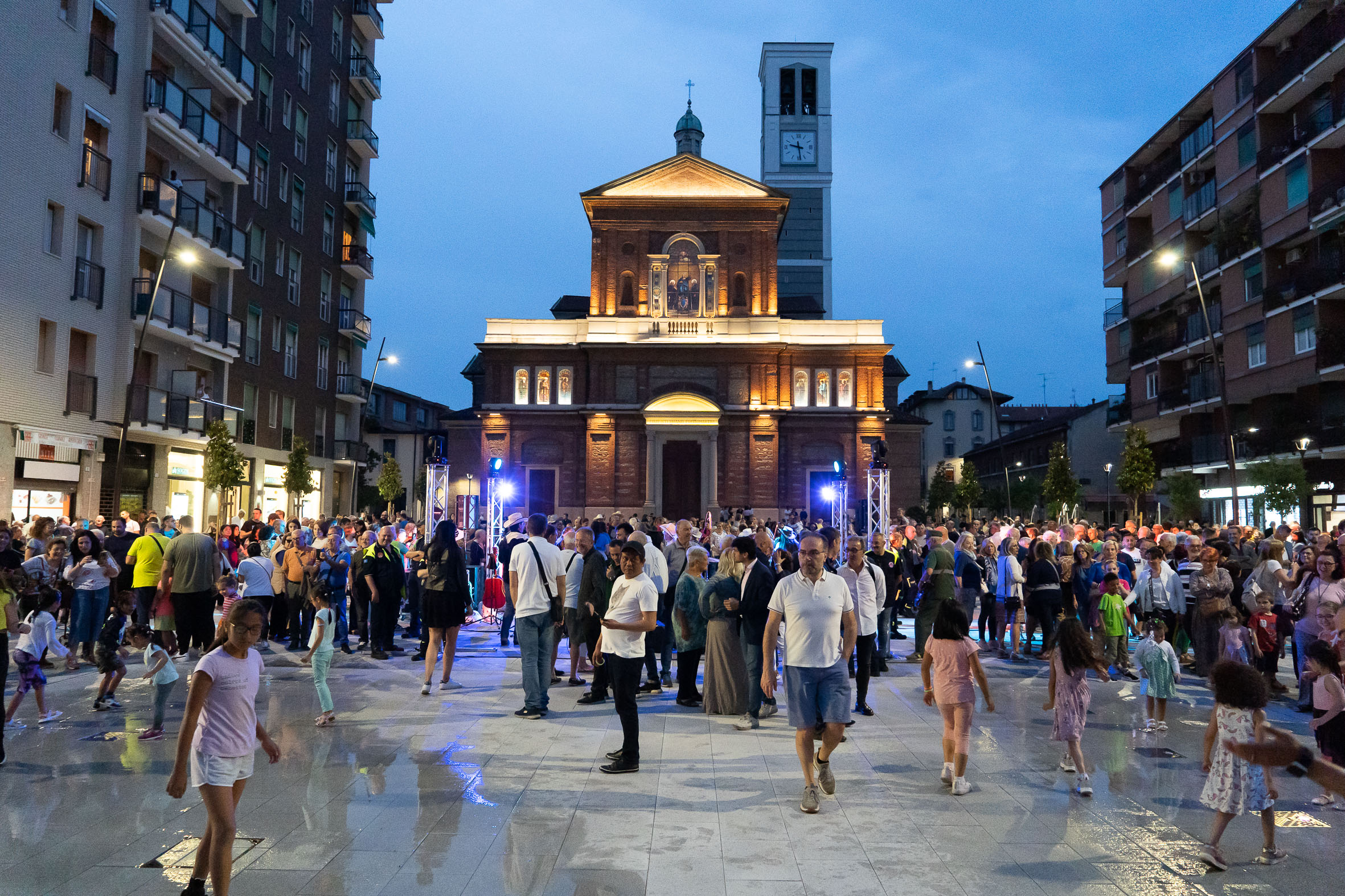 immagine di galleria 'Restyling di piazza Petazzi'