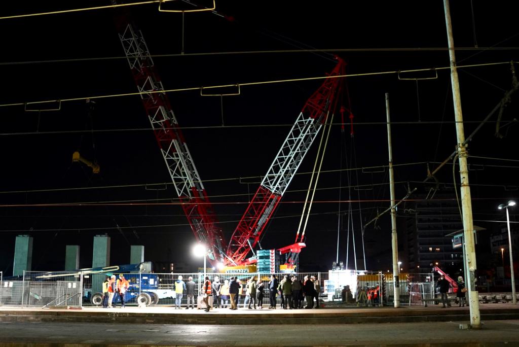 immagine di galleria 'Stazione a ponte e piazza I° Maggio'