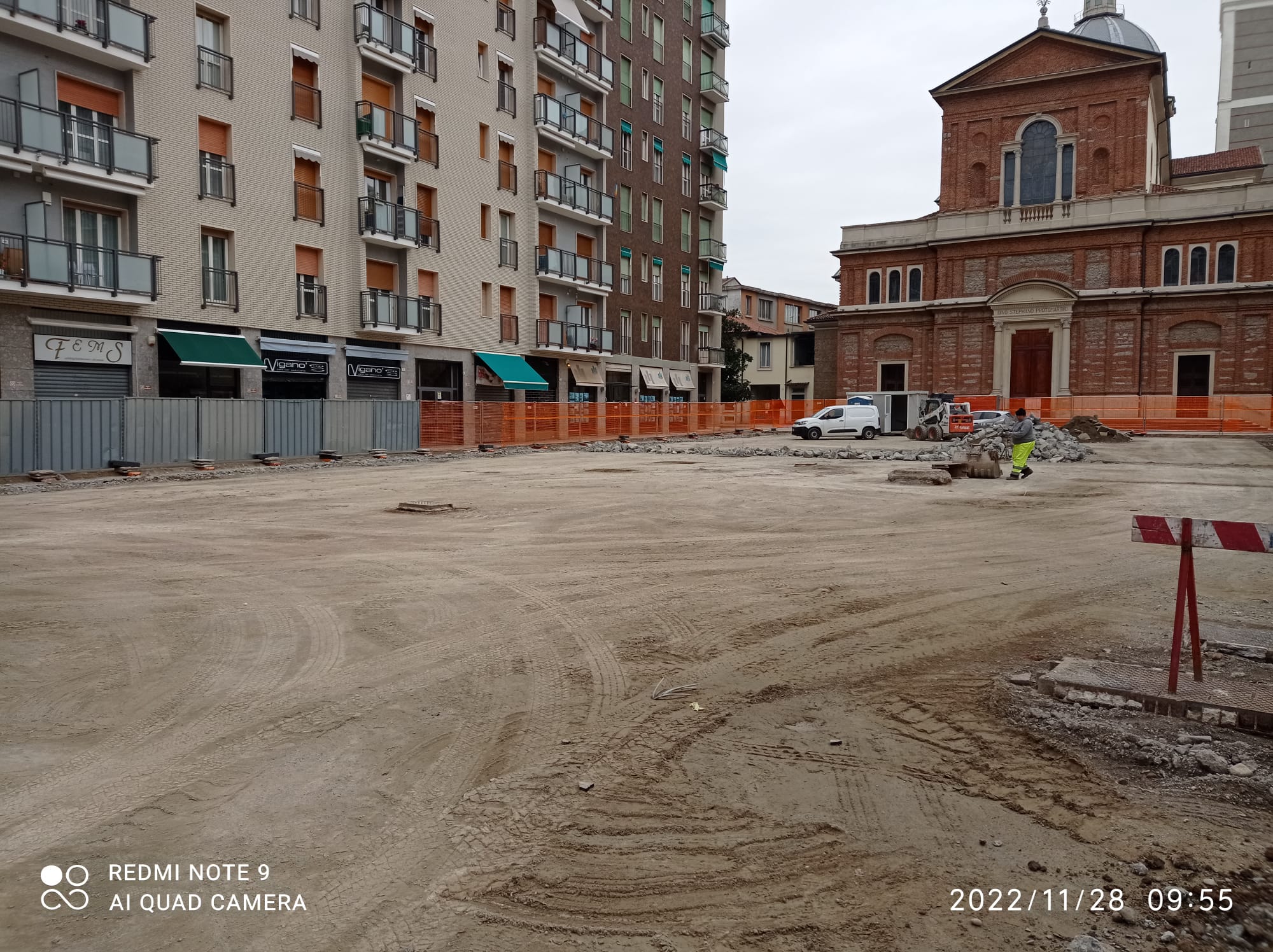 immagine di galleria 'Restyling di piazza Petazzi'