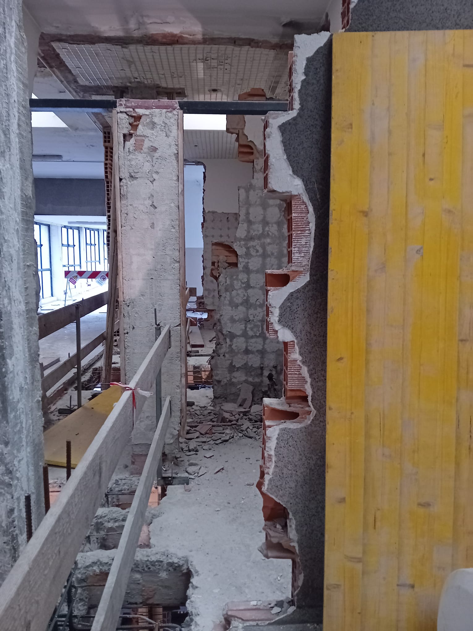 immagine di galleria 'La riqualificazione della scuola Marzabotto'