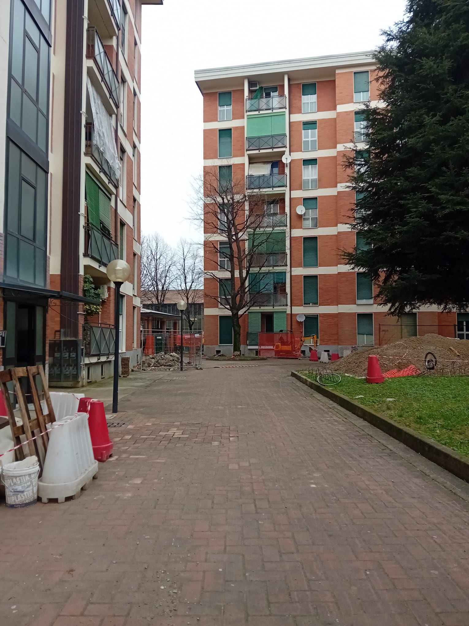 immagine di galleria 'Quartiere Primavera: riqualificazione di due condomini'