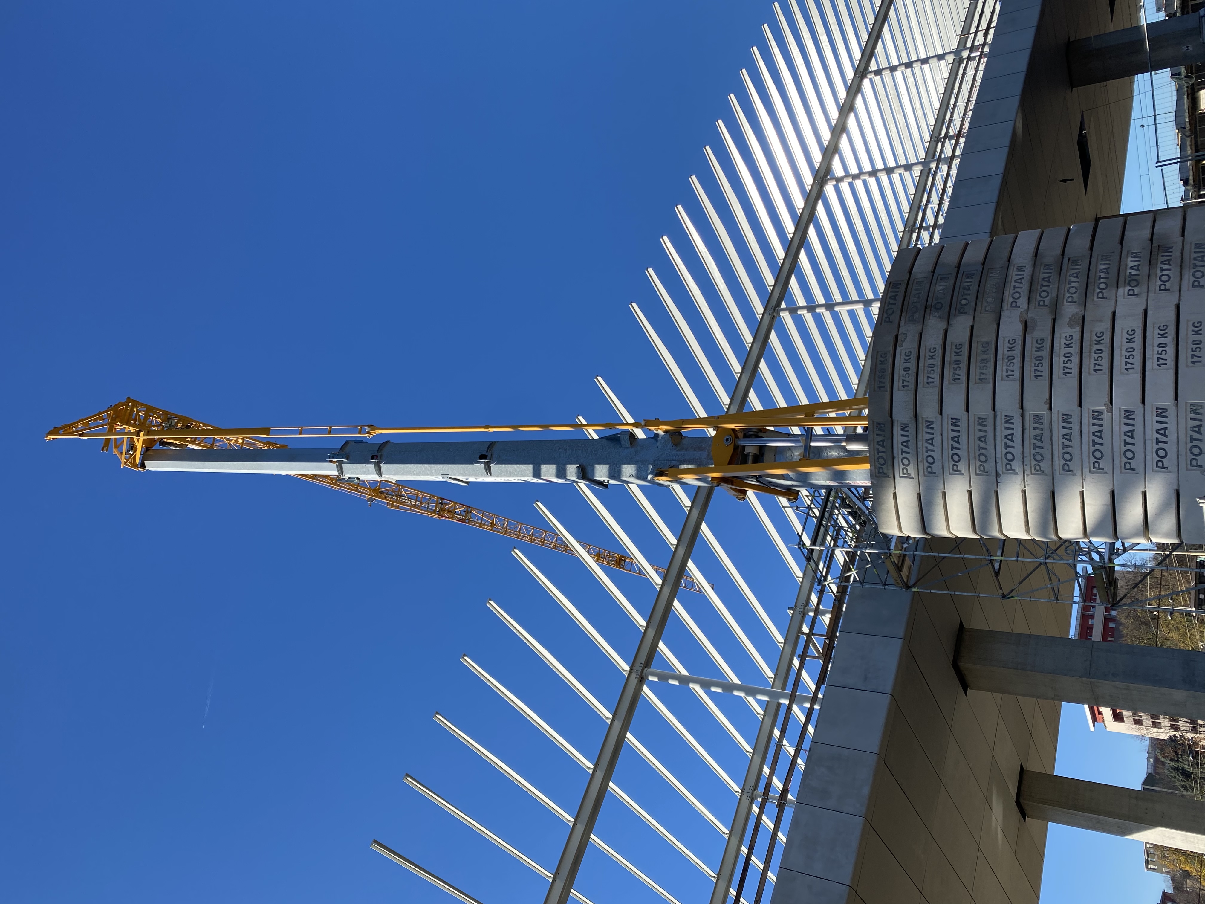 immagine di galleria 'Stazione a ponte e piazza I° Maggio'