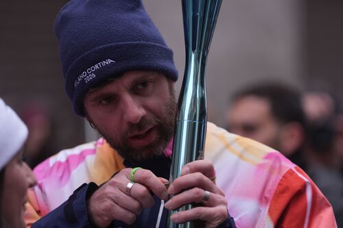 immagine di galleria 'La Fiamma Olimpica accende Sesto!'