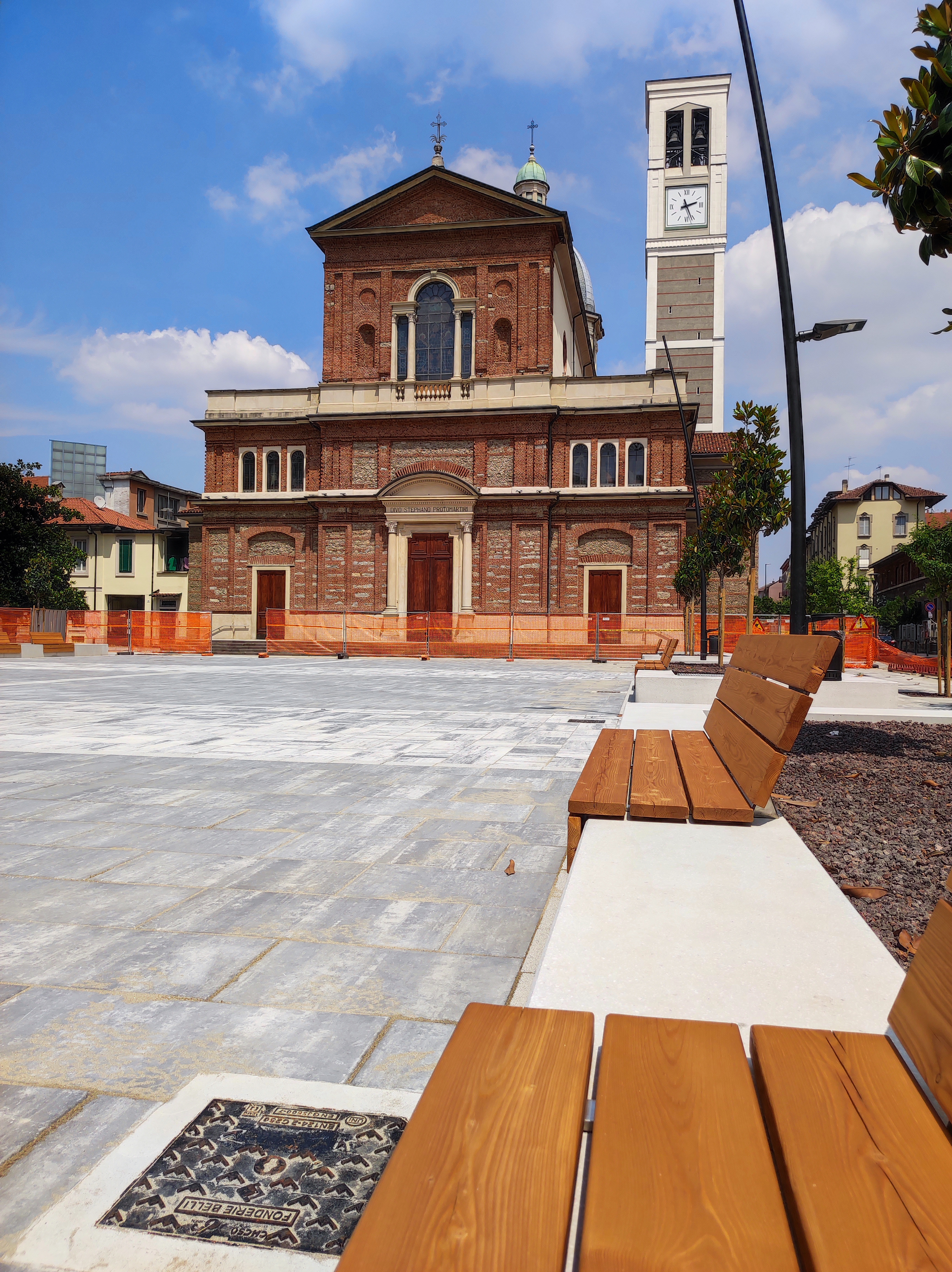 immagine di galleria 'Restyling di piazza Petazzi'