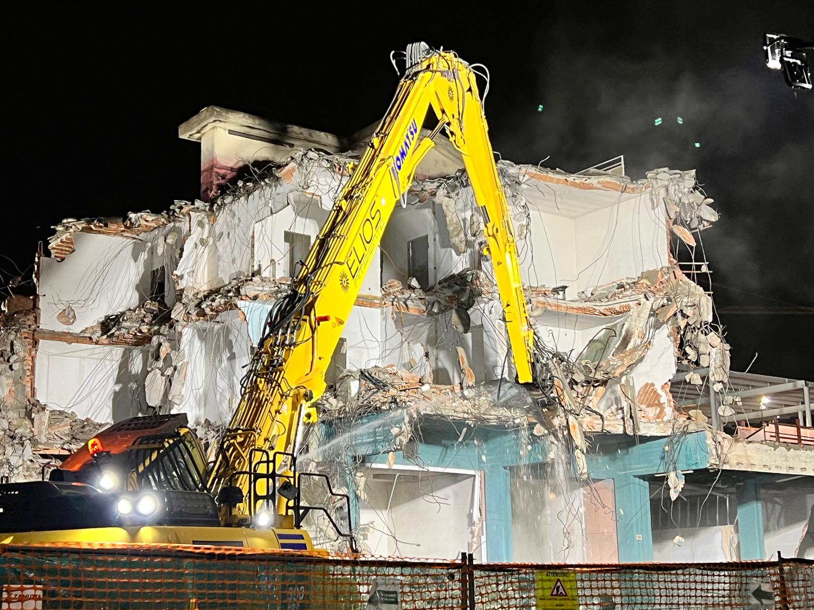 immagine di galleria 'Stazione a ponte e piazza I° Maggio'