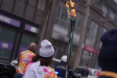 immagine di galleria 'La Fiamma Olimpica accende Sesto!'