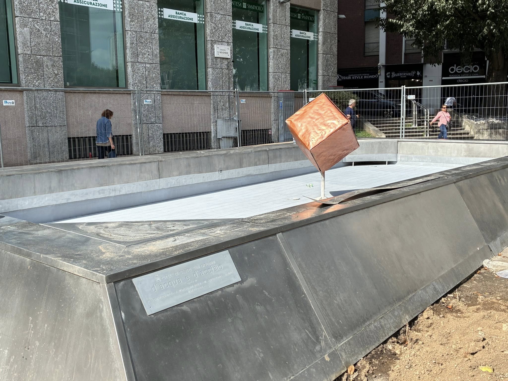 immagine di galleria '“Fontana Cubo” di piazza IV Novembre: il cantiere'