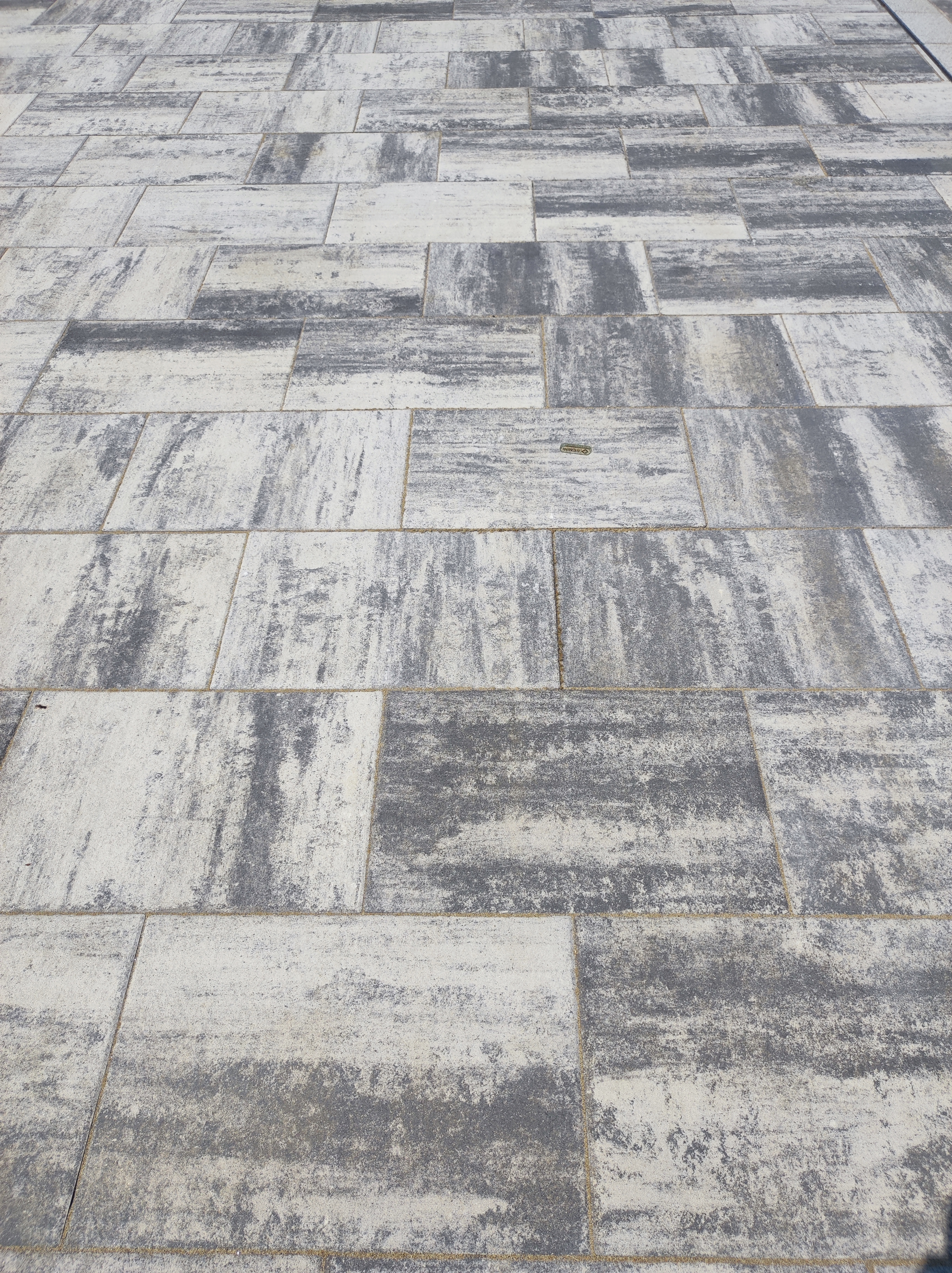 immagine di galleria 'Restyling di piazza Petazzi'