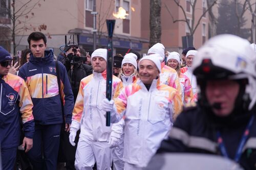 immagine di galleria 'La Fiamma Olimpica accende Sesto!'