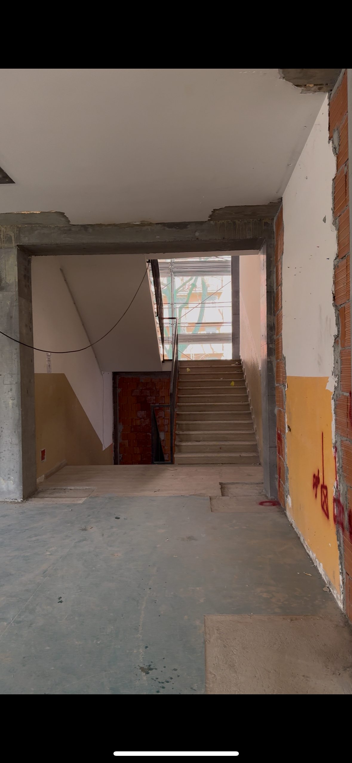 immagine di galleria 'La riqualificazione della scuola Marzabotto'