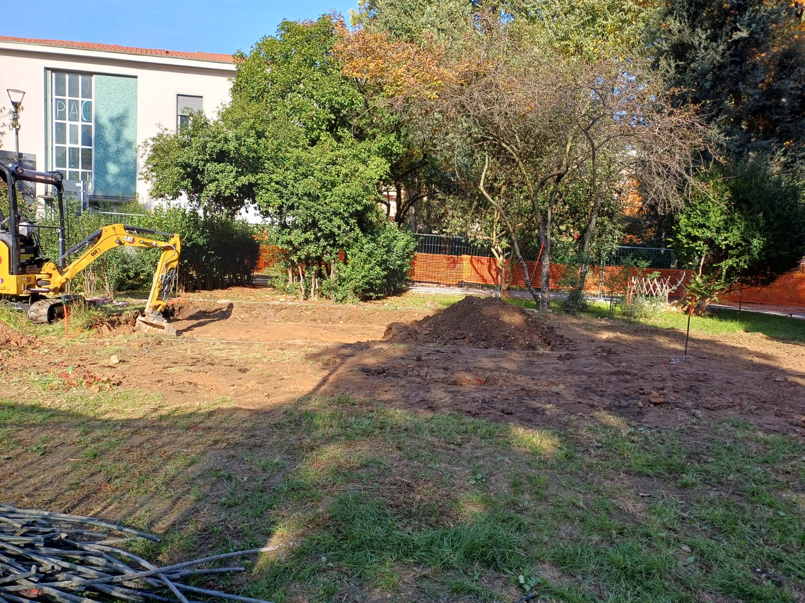 immagine di galleria 'Continua la riqualificazione del giardino di villa Mylius -seconda parte'