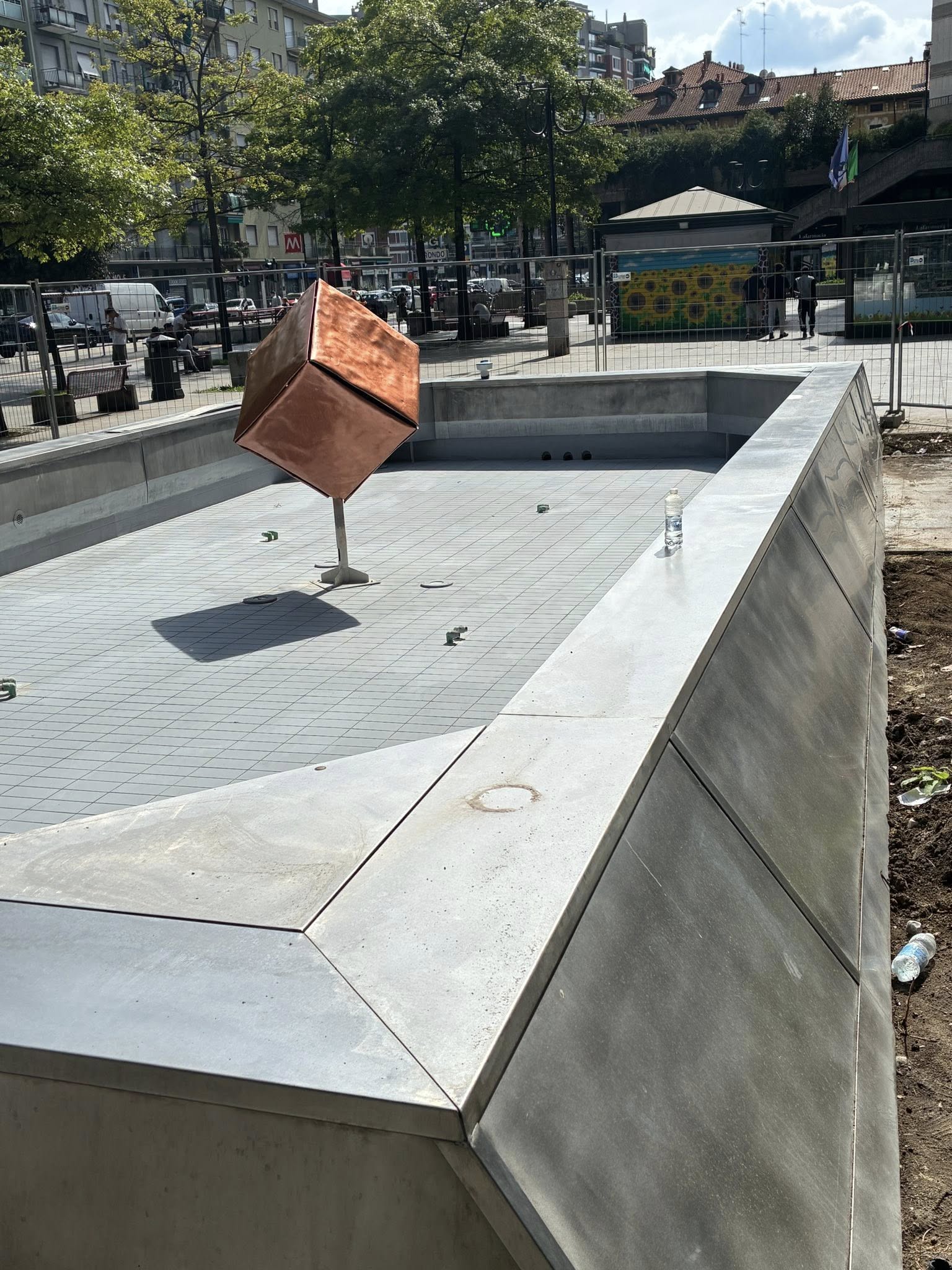 immagine di galleria '“Fontana Cubo” di piazza IV Novembre: il cantiere'
