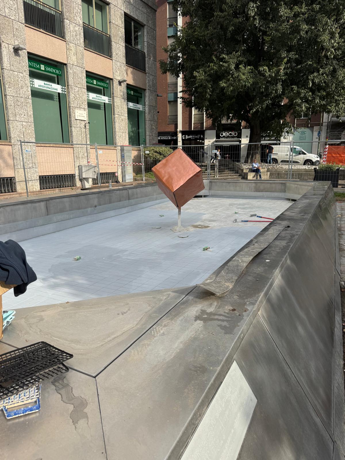 immagine di galleria '“Fontana Cubo” di piazza IV Novembre: il cantiere'
