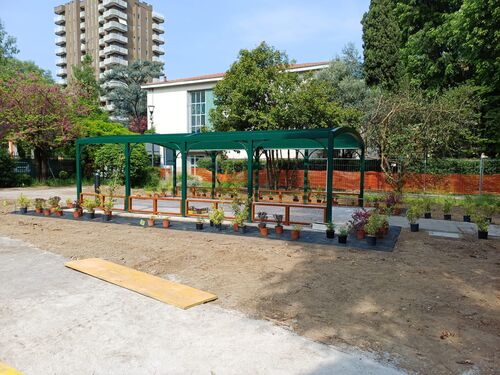 immagine di galleria 'Continua la riqualificazione del giardino di villa Mylius -seconda parte'