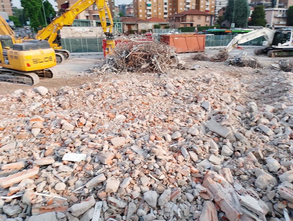 immagine di galleria 'Stazione a ponte e piazza I° Maggio'