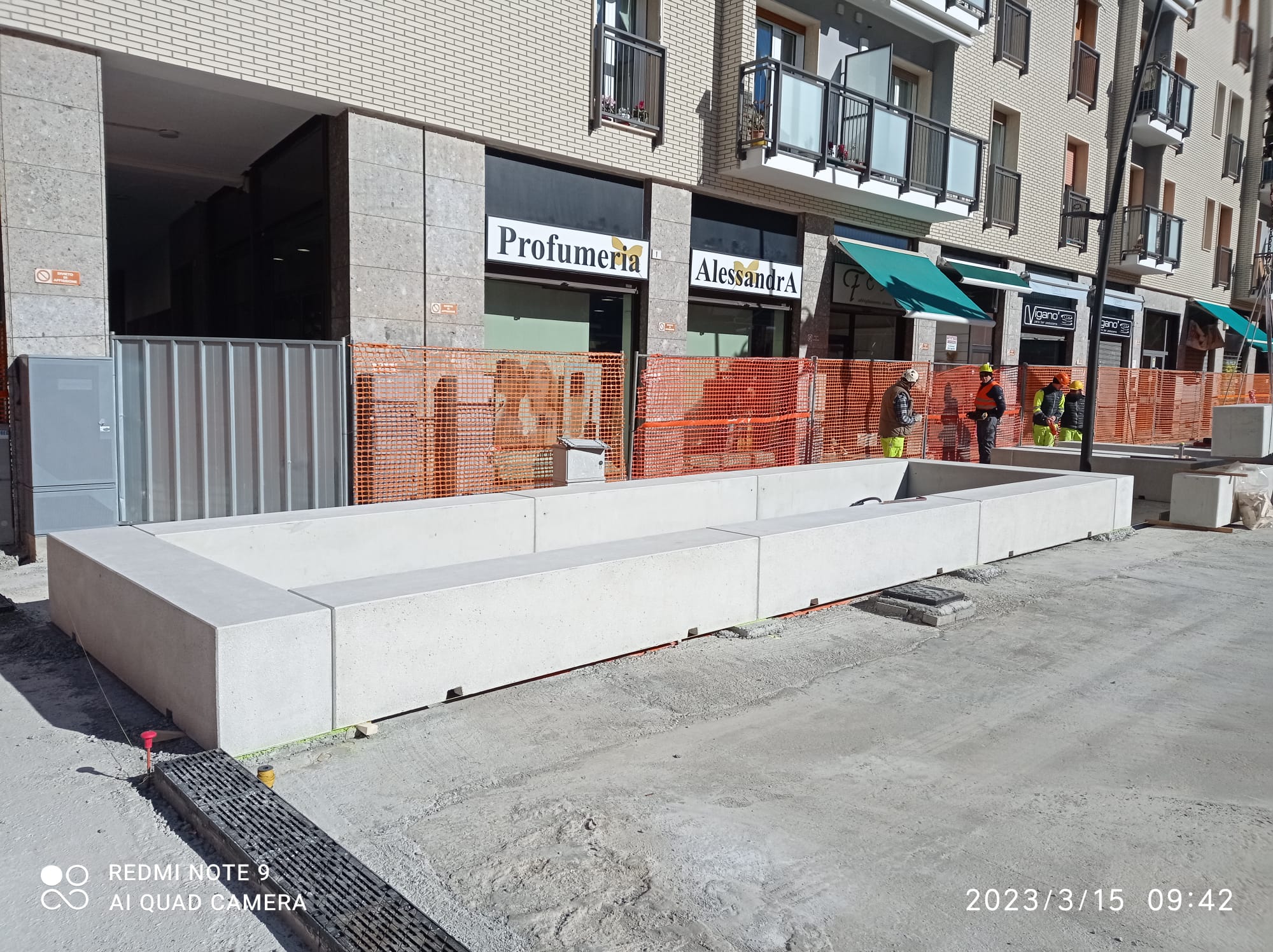 immagine di galleria 'Restyling di piazza Petazzi'