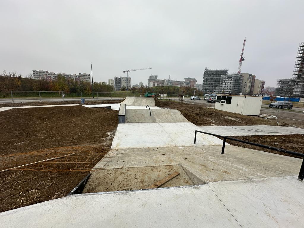 immagine di galleria 'Sixth plaza: le foto del cantiere dello skatepark nel Parco di Cascina Gatti'