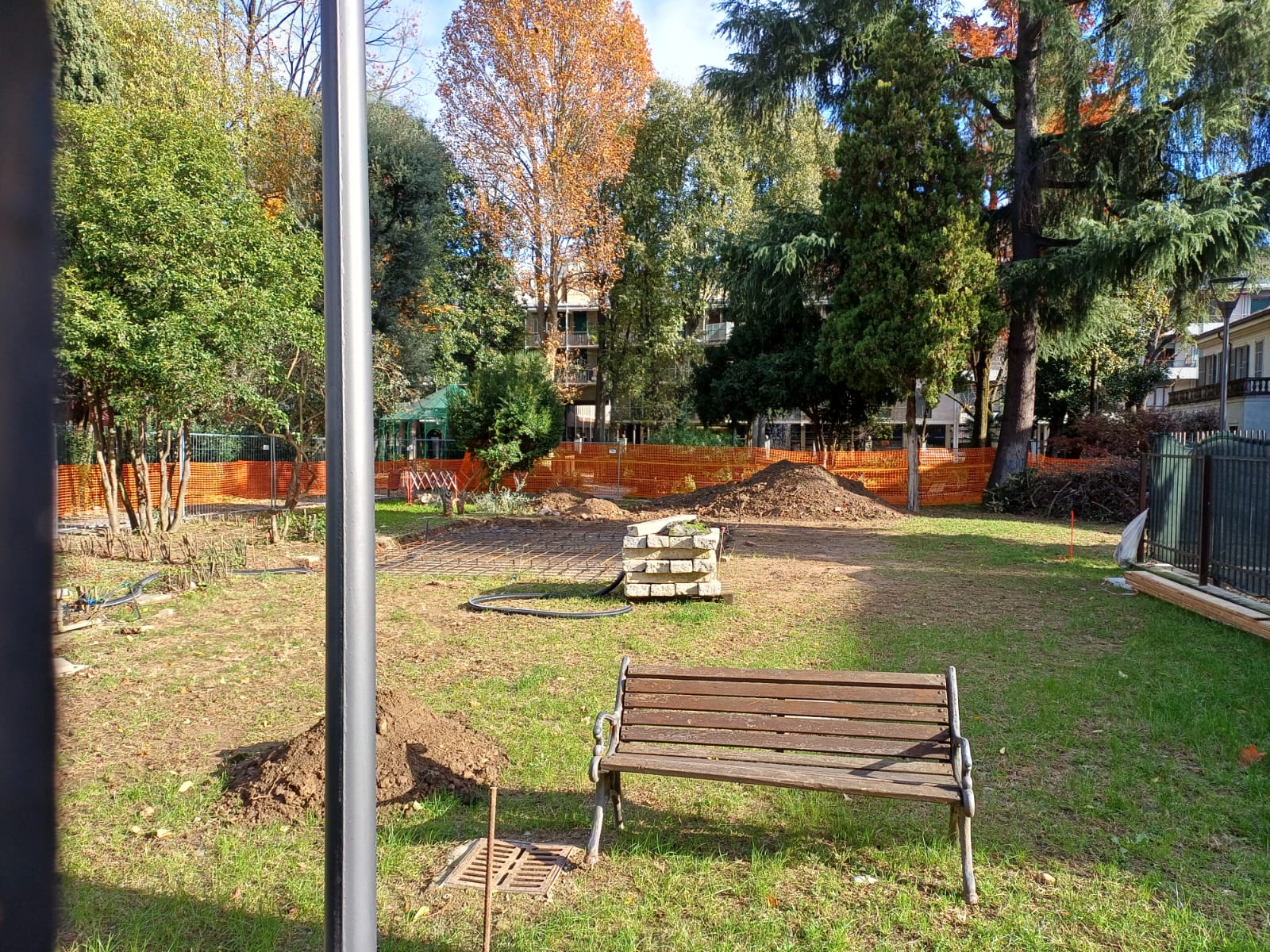 immagine di galleria 'Continua la riqualificazione del giardino di villa Mylius -seconda parte'