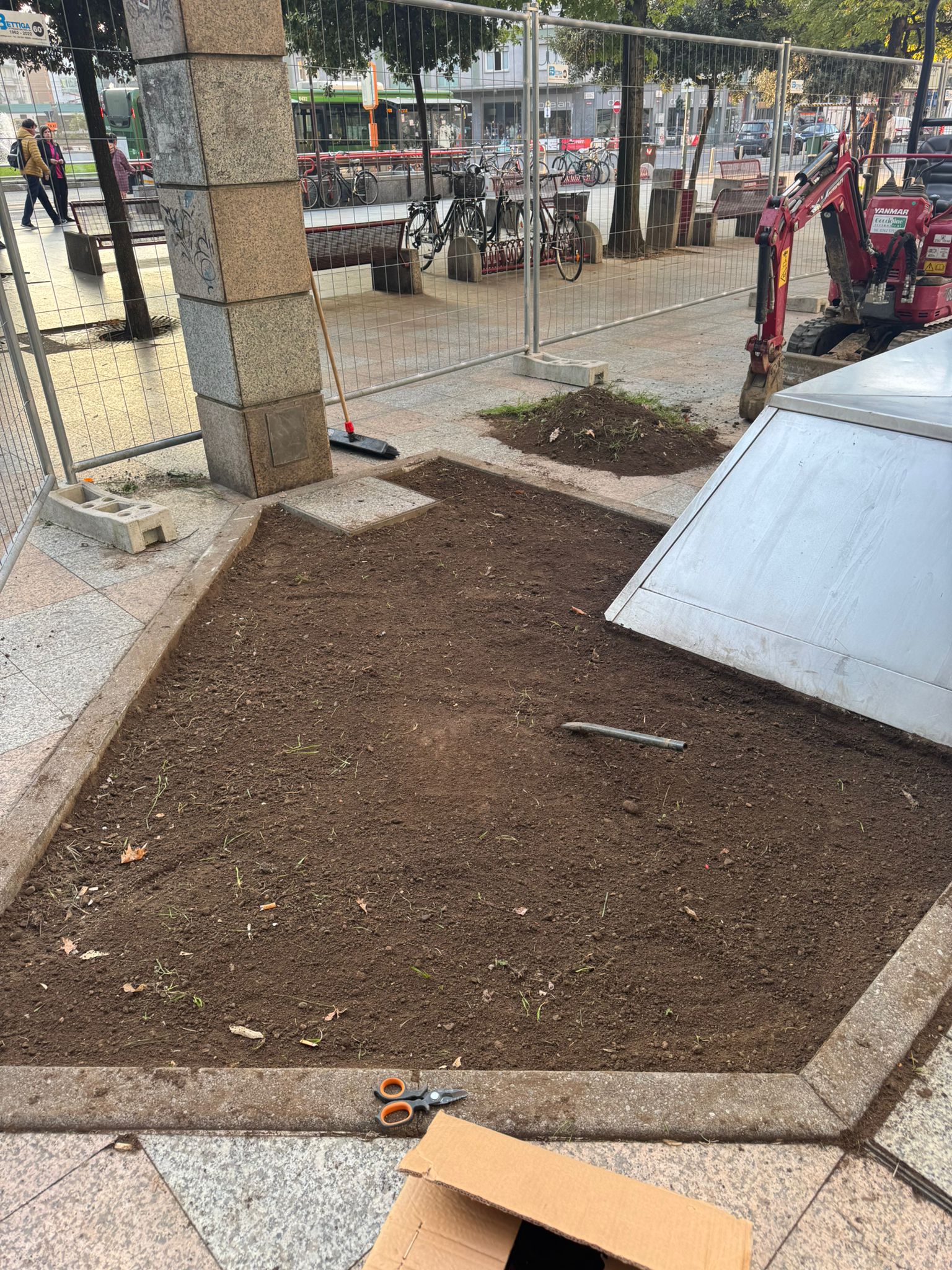 immagine di galleria '“Fontana Cubo” di piazza IV Novembre: il cantiere'