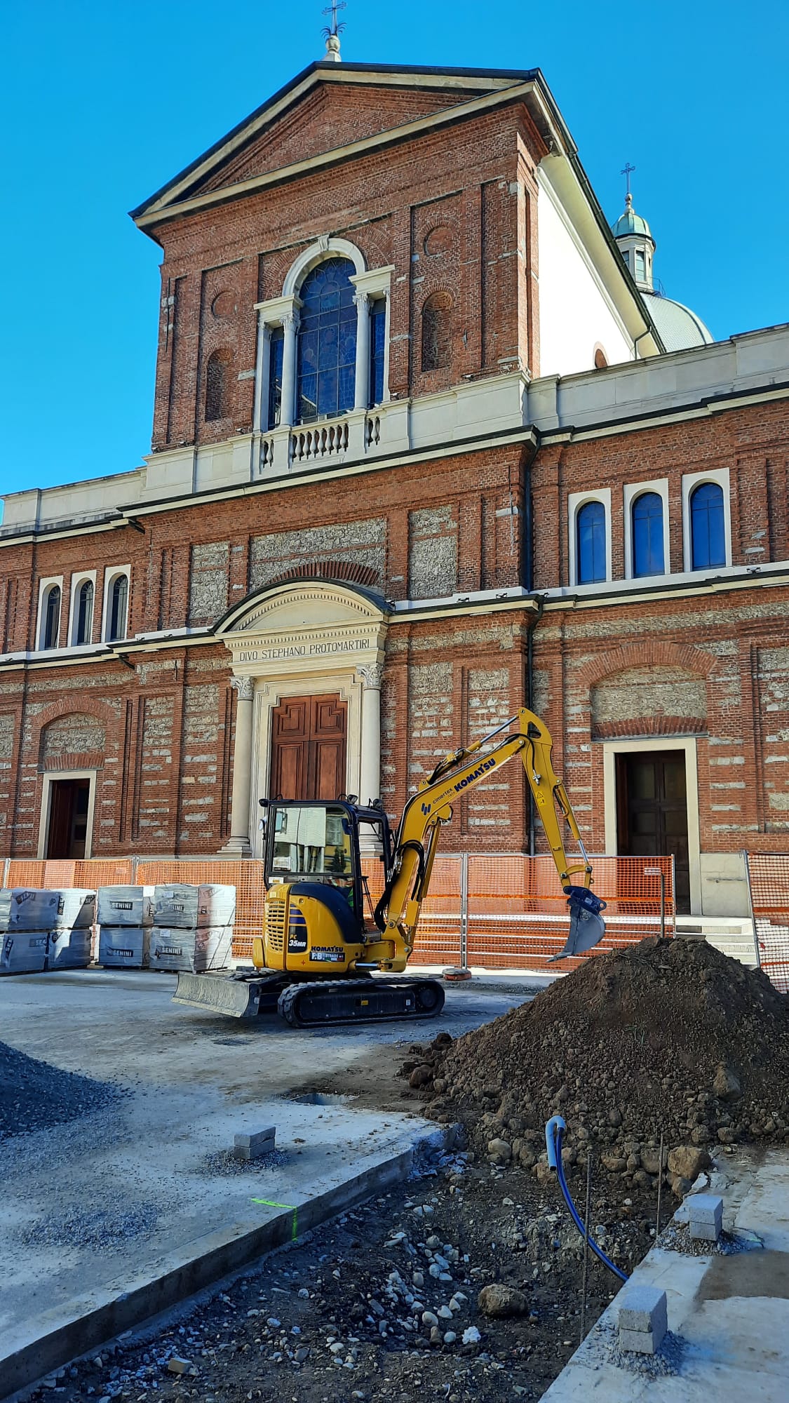 immagine di galleria 'Restyling di piazza Petazzi'