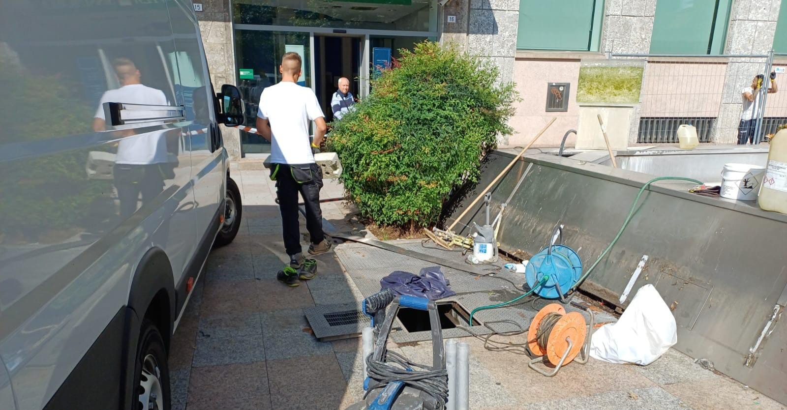 immagine di galleria '“Fontana Cubo” di piazza IV Novembre: il cantiere'