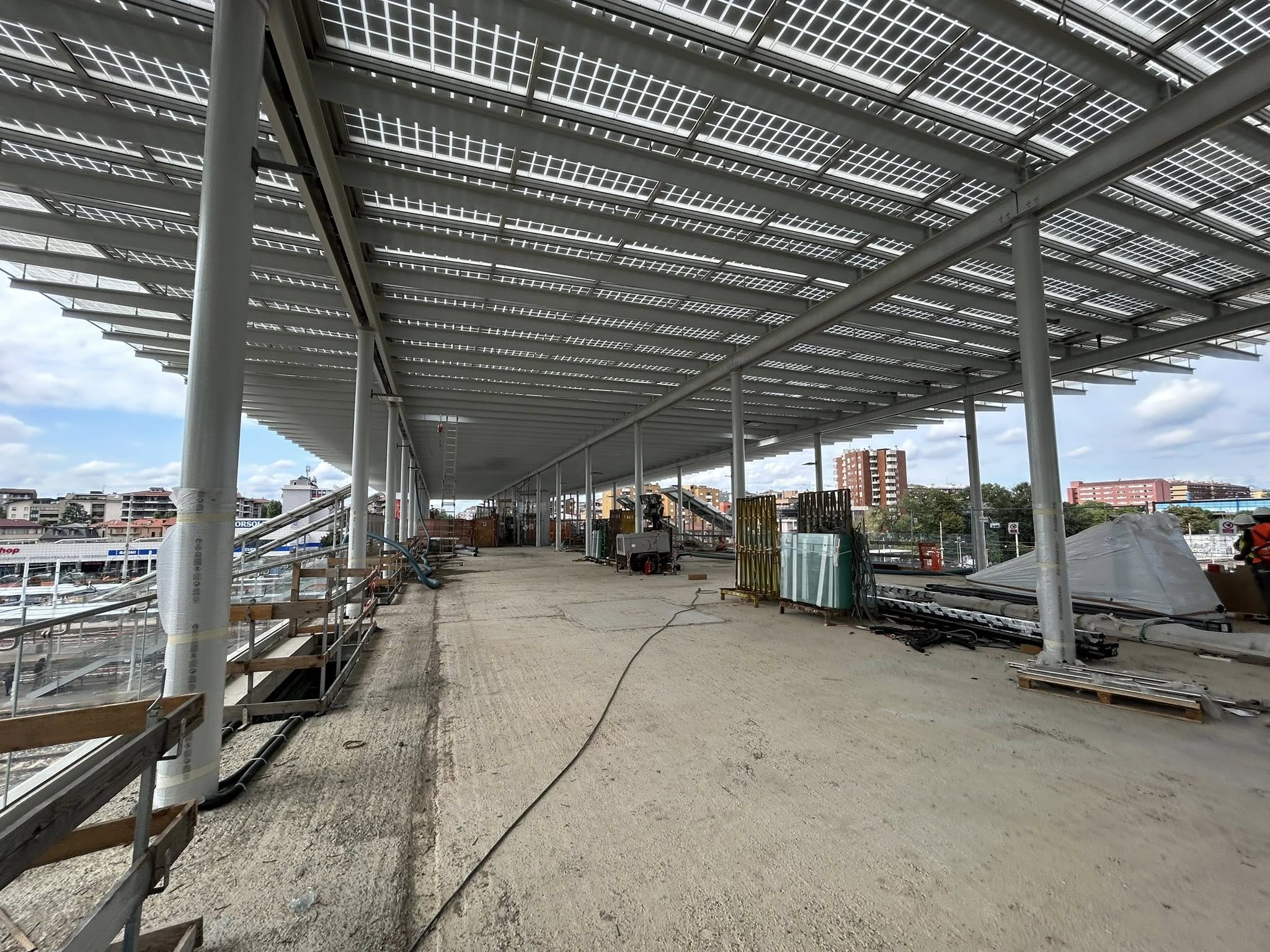 immagine di galleria 'Stazione a ponte e piazza I° Maggio'