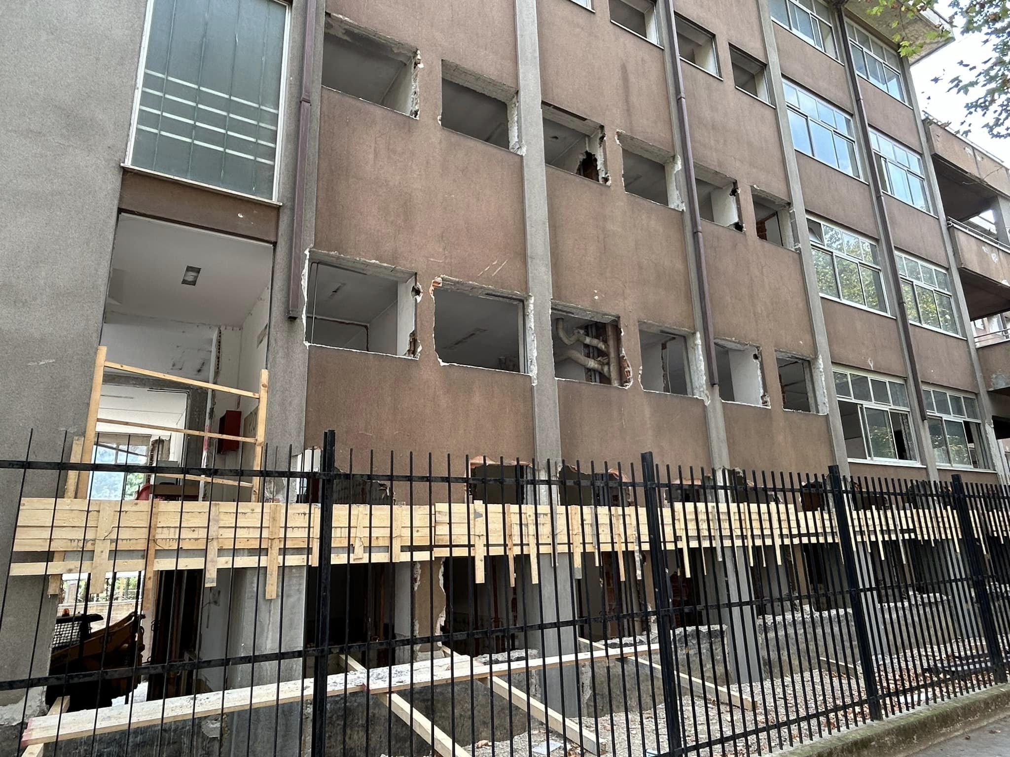 immagine di galleria 'La riqualificazione della scuola Marzabotto'