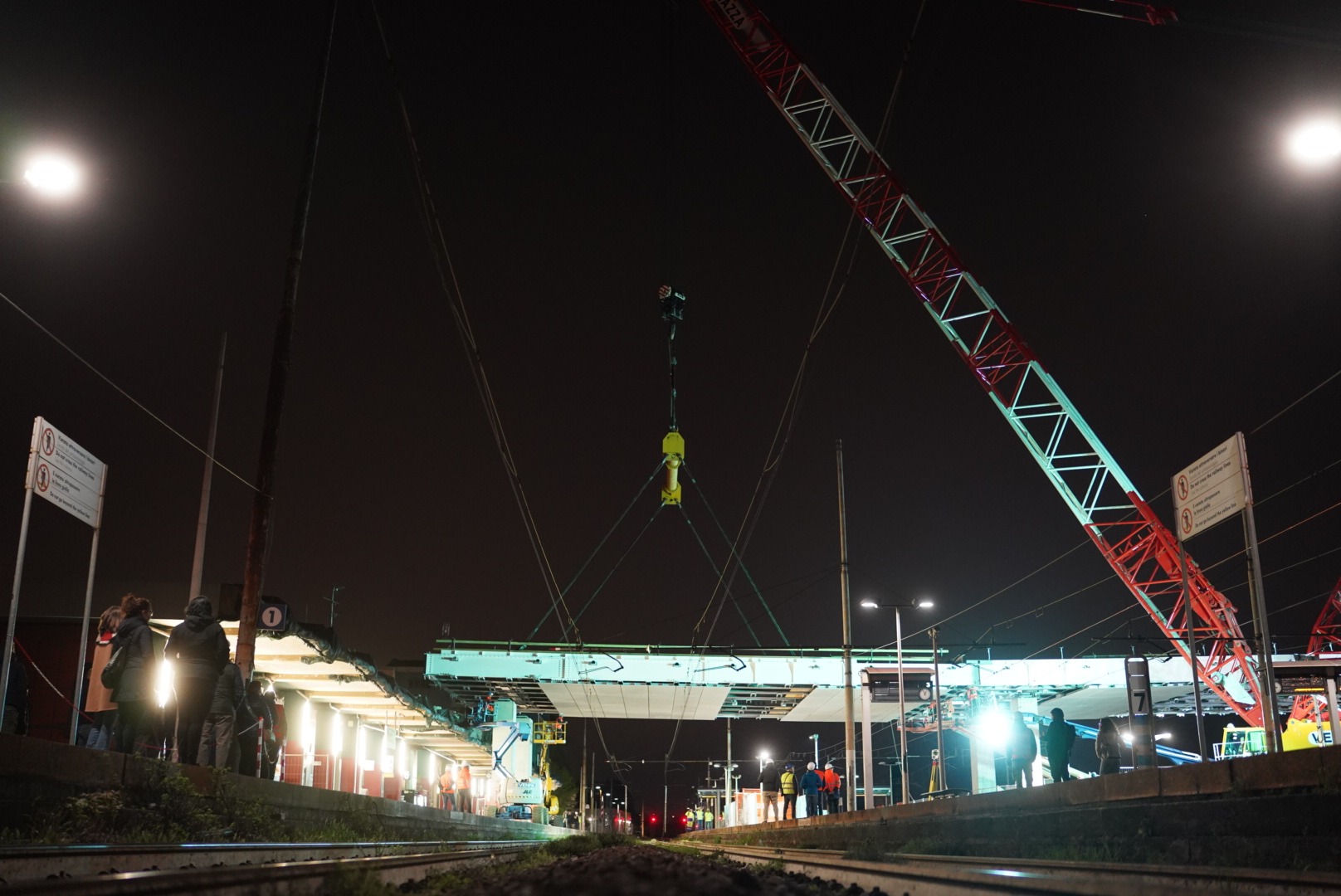 immagine di galleria 'Stazione a ponte e piazza I° Maggio'