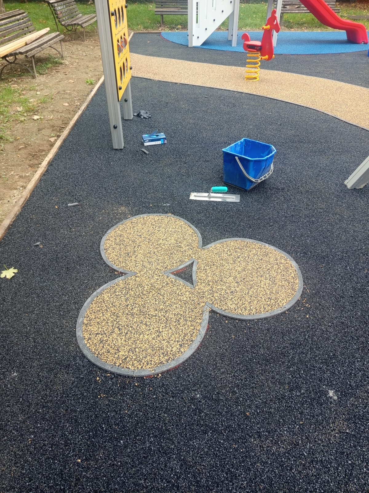 immagine di galleria 'Area giochi inclusiva al giardino Magenta'