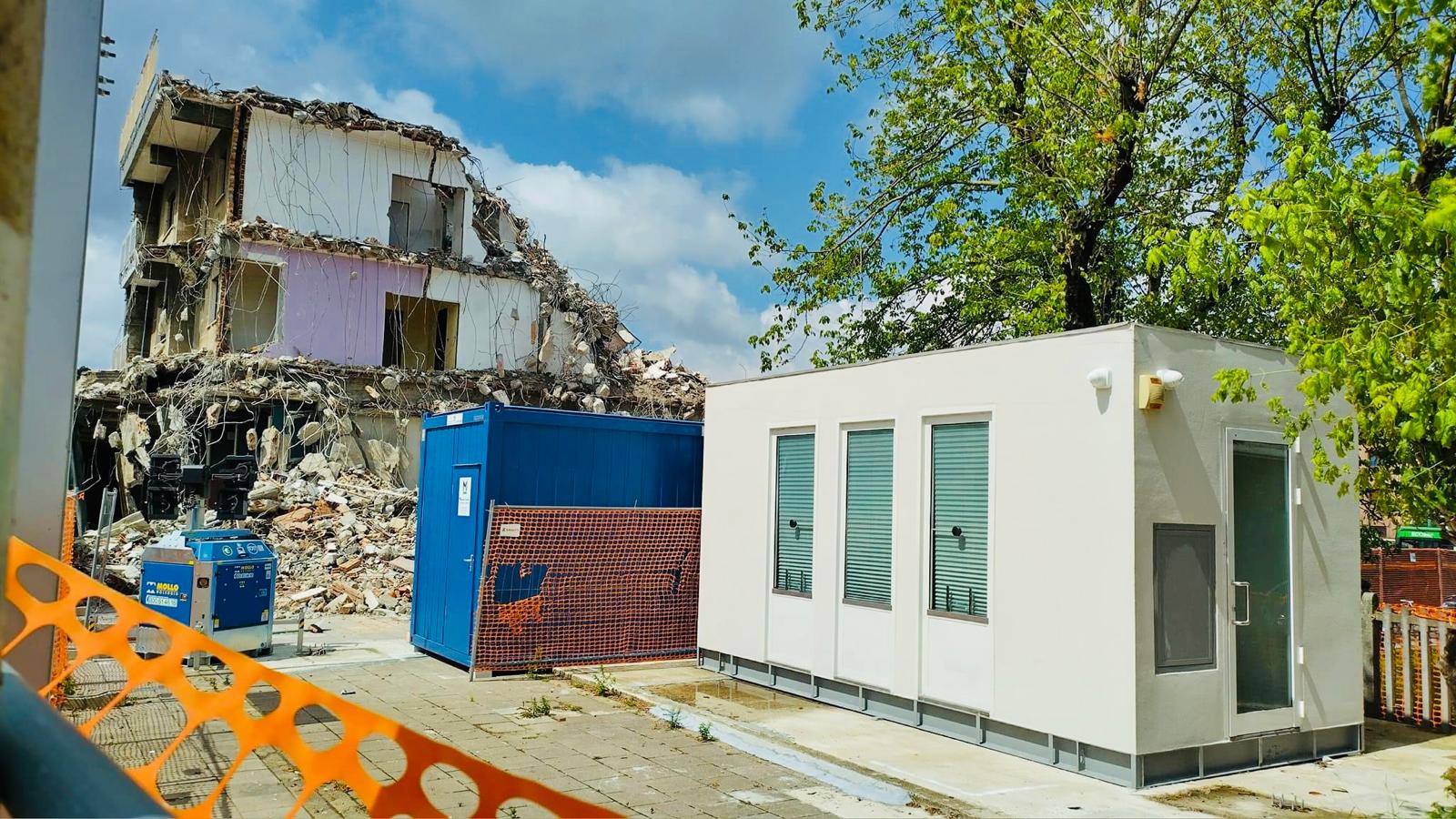 immagine di galleria 'Stazione a ponte e piazza I° Maggio'