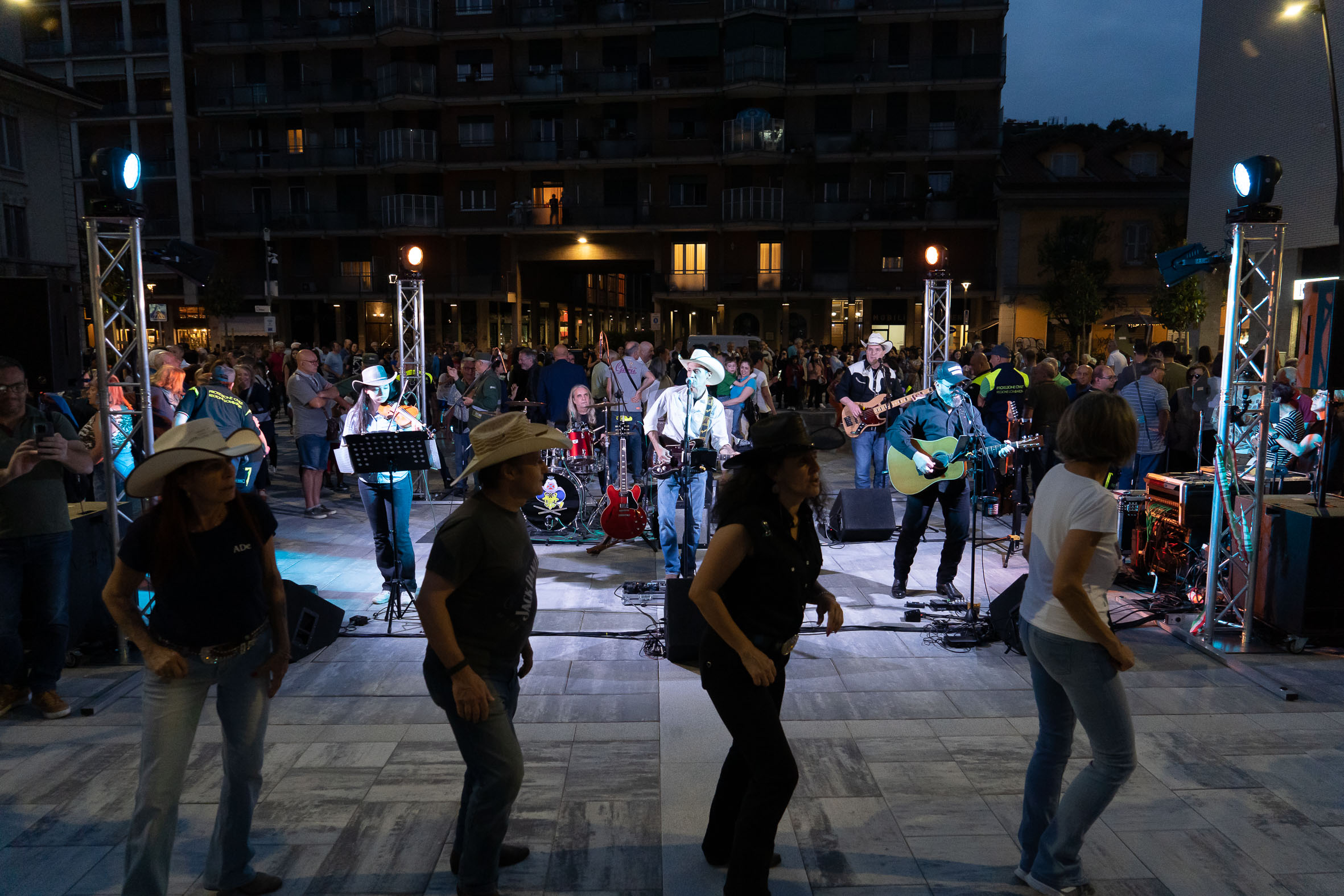 immagine di galleria 'Restyling di piazza Petazzi'