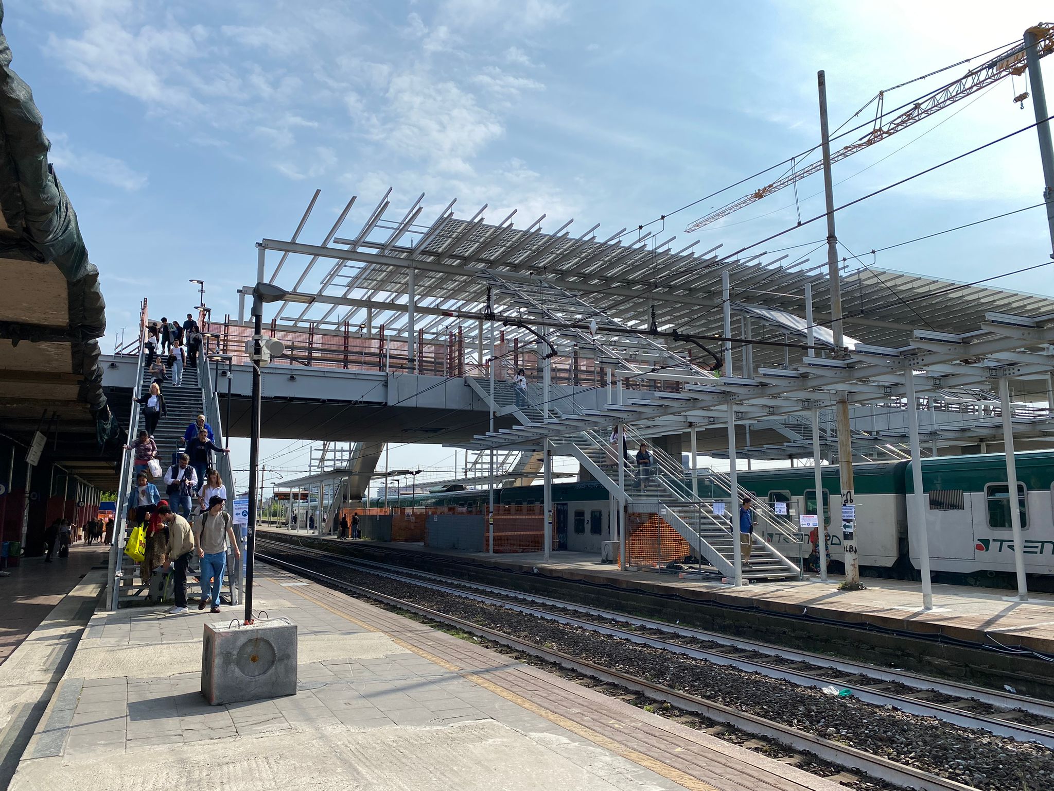 immagine di galleria 'Stazione a ponte e piazza I° Maggio'