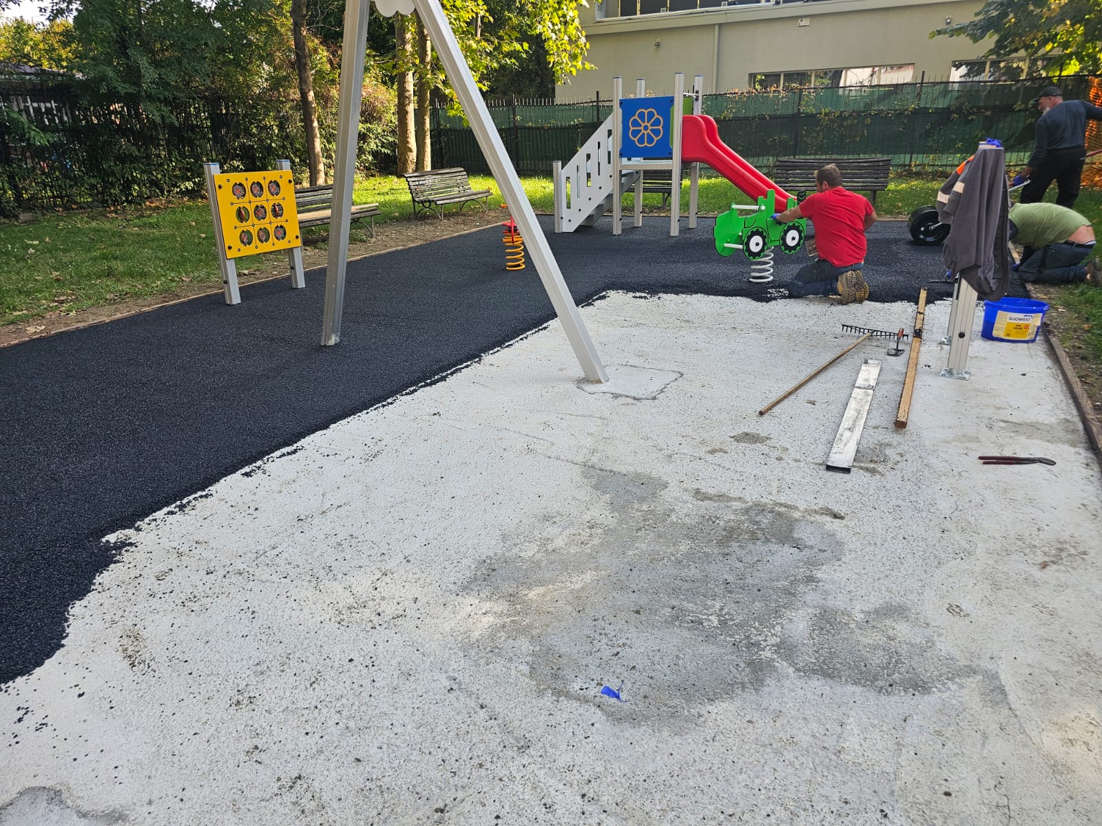 immagine di galleria 'Area giochi inclusiva al giardino Magenta'