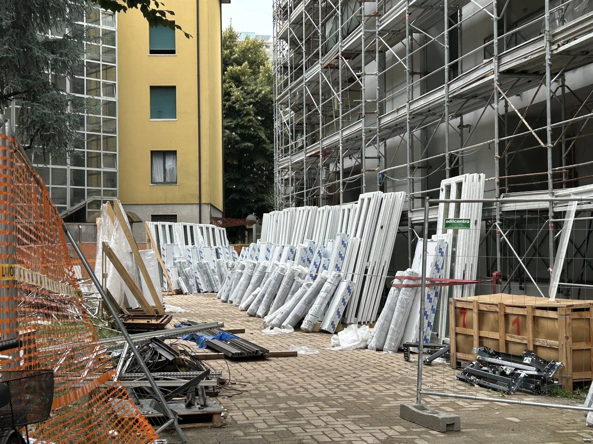 immagine di galleria 'Quartiere Primavera: riqualificazione di due condomini'