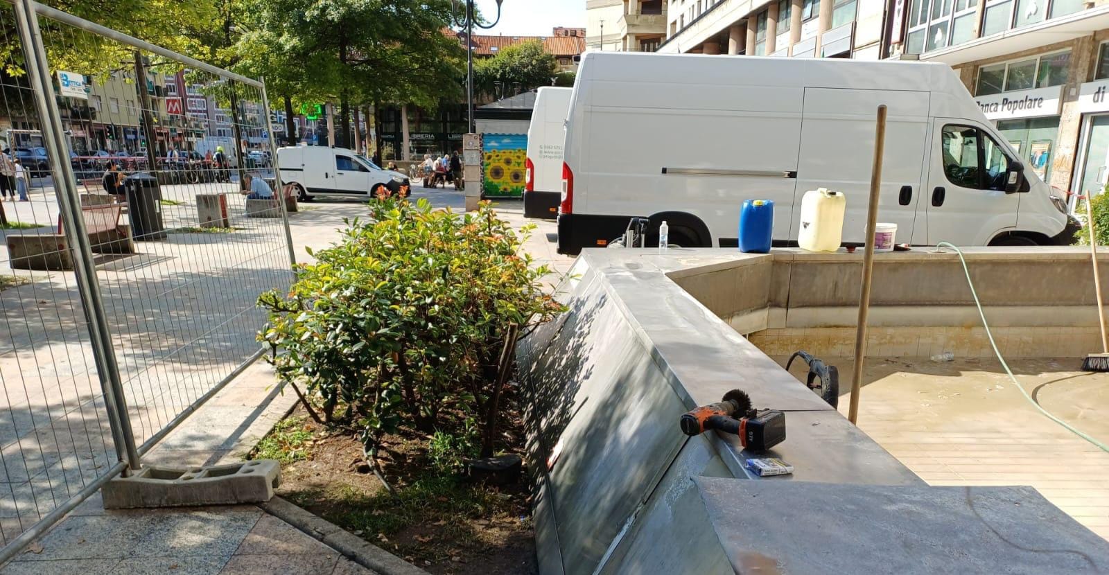 immagine di galleria '“Fontana Cubo” di piazza IV Novembre: il cantiere'