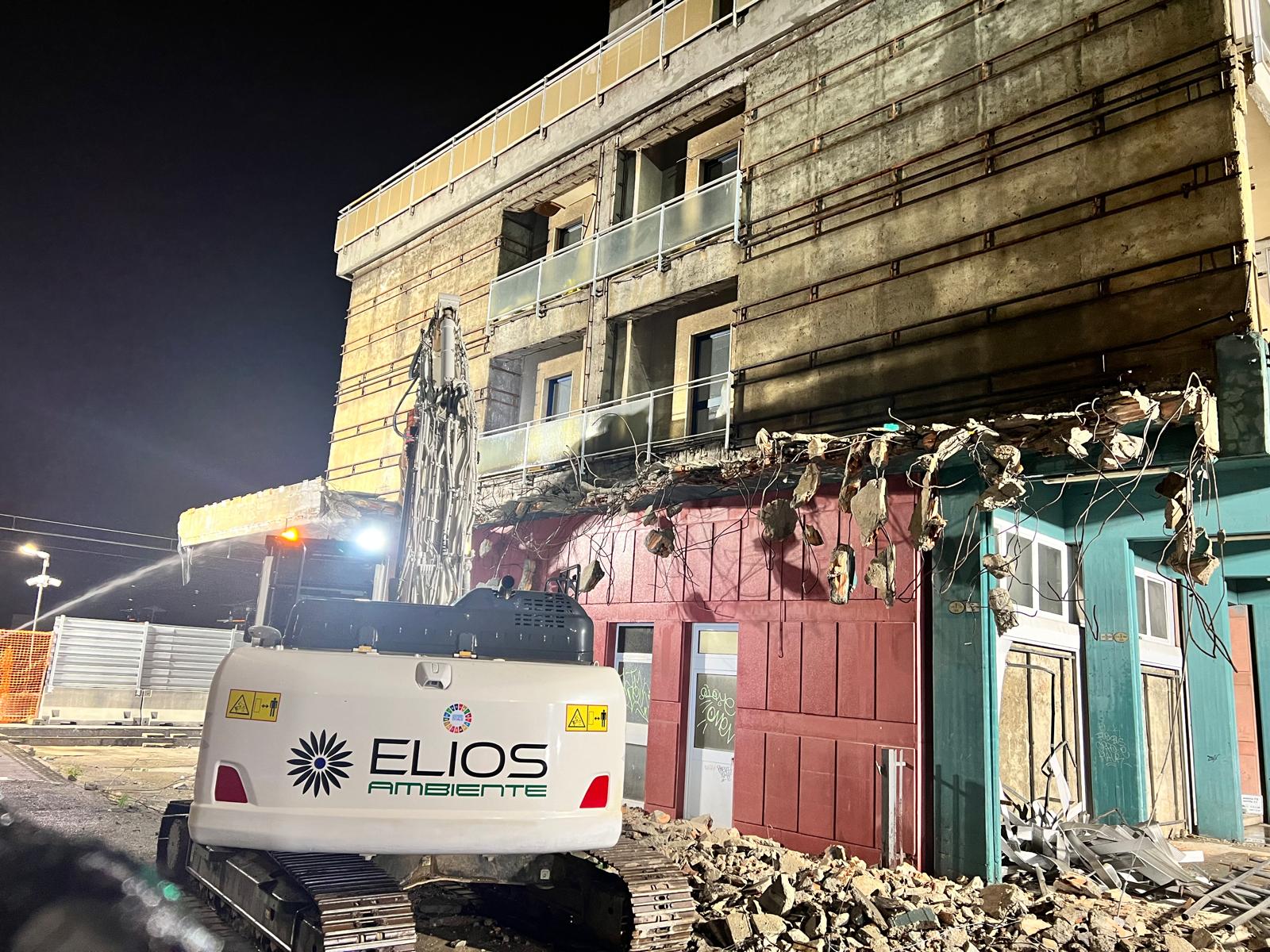 immagine di galleria 'Stazione a ponte e piazza I° Maggio'