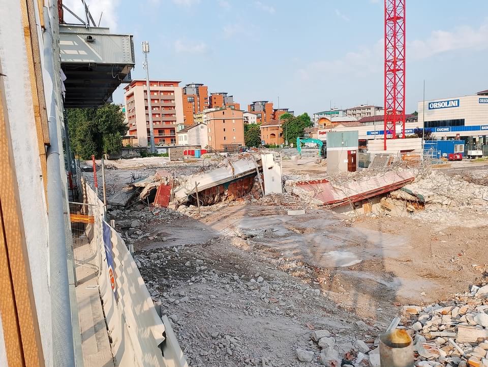 immagine di galleria 'Stazione a ponte e piazza I° Maggio'