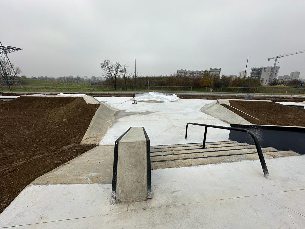 immagine di galleria 'Sixth plaza: le foto del cantiere dello skatepark nel Parco di Cascina Gatti'